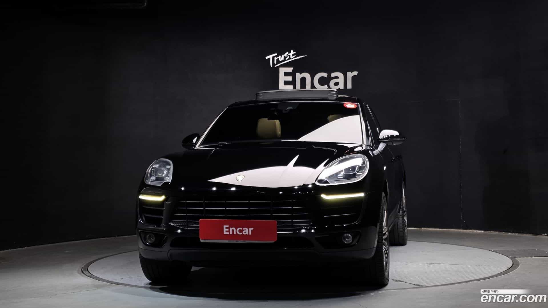 Macan Porsche 2016.10-OUTER-003