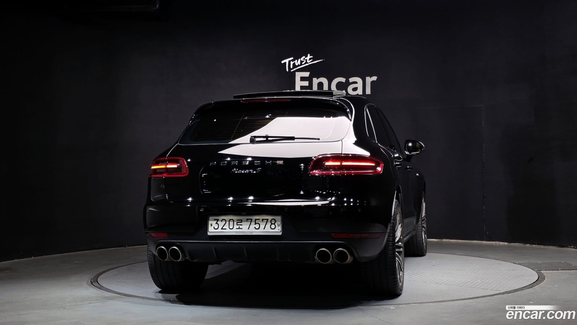 Main__Slider__Photo:Macan Porsche 2016.10-3