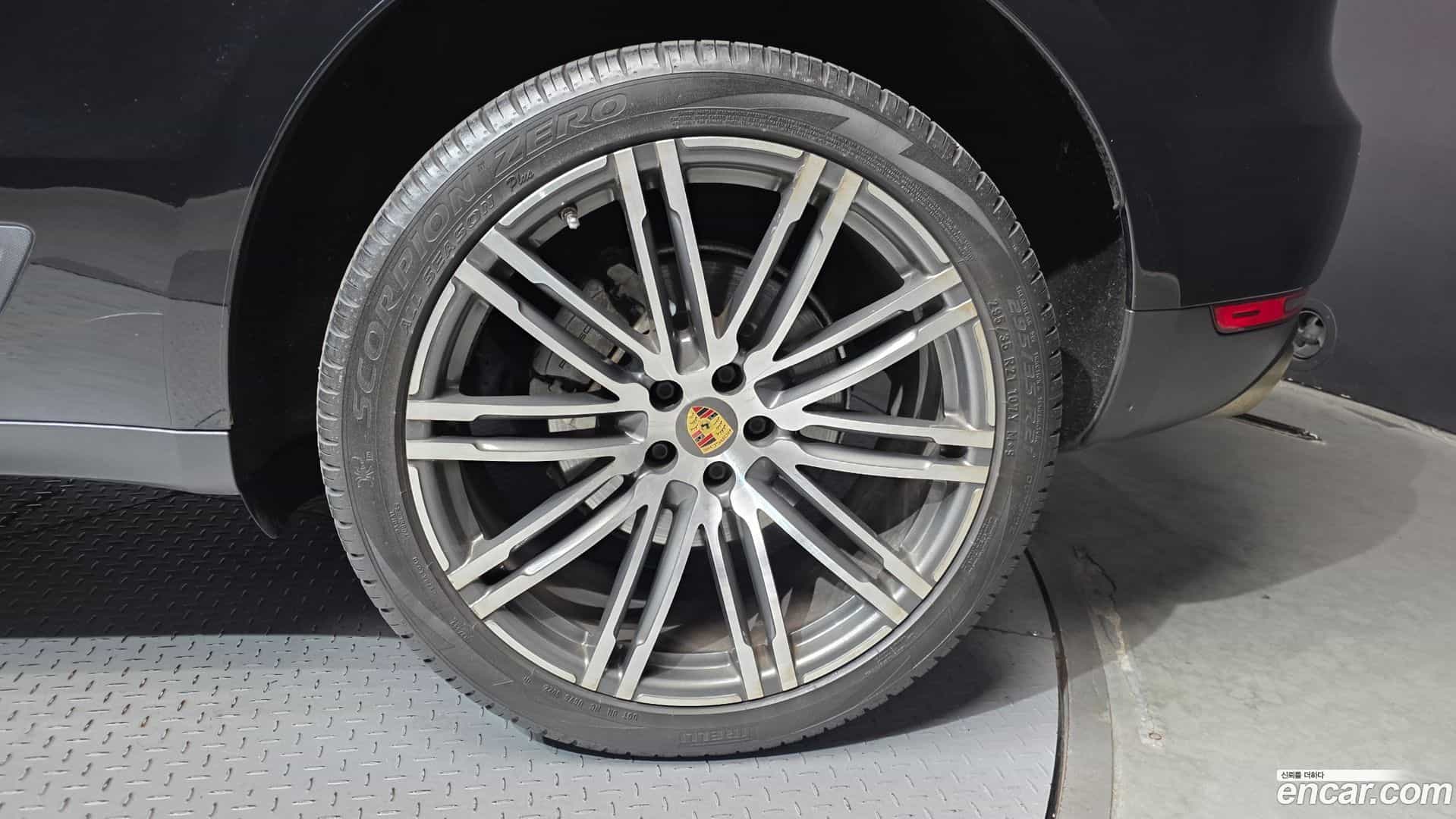 Macan Porsche 2016.10-OUTER-005