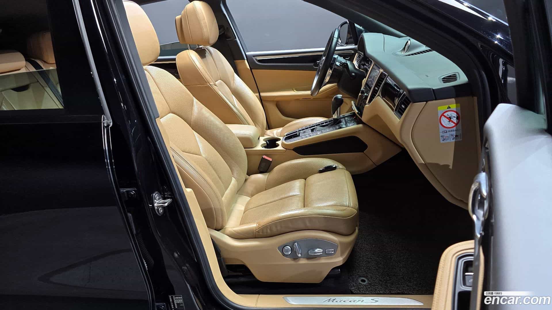 Macan Porsche 2016.10-INNER-010