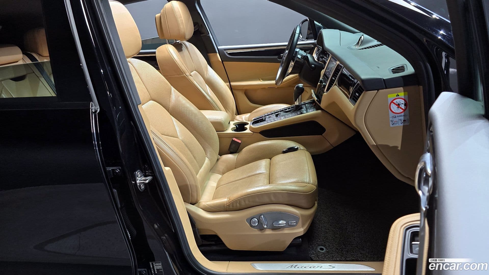 Main__Slider__Photo:Macan Porsche 2016.10-9