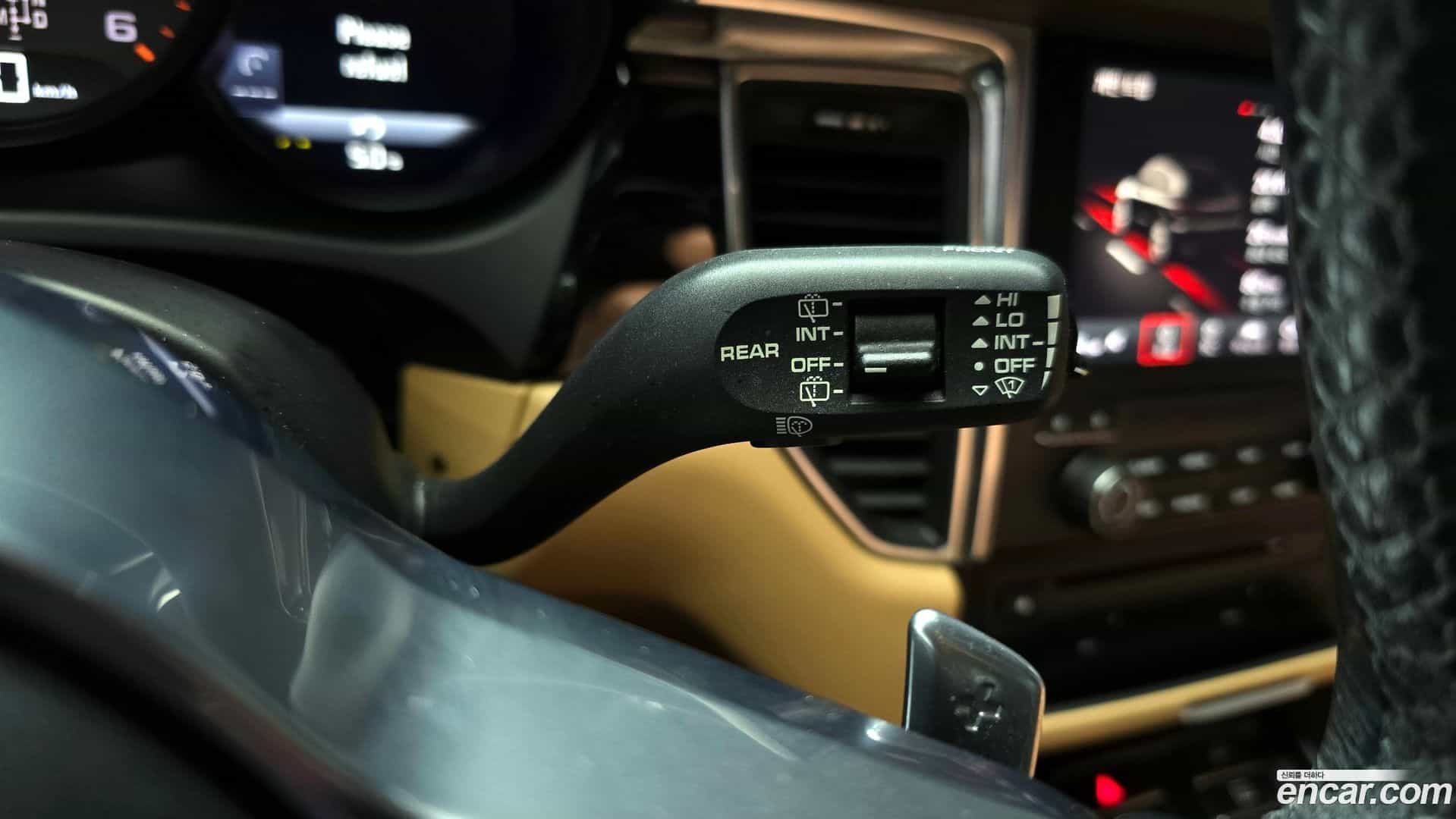 Macan Porsche 2016.10-OPTION-022