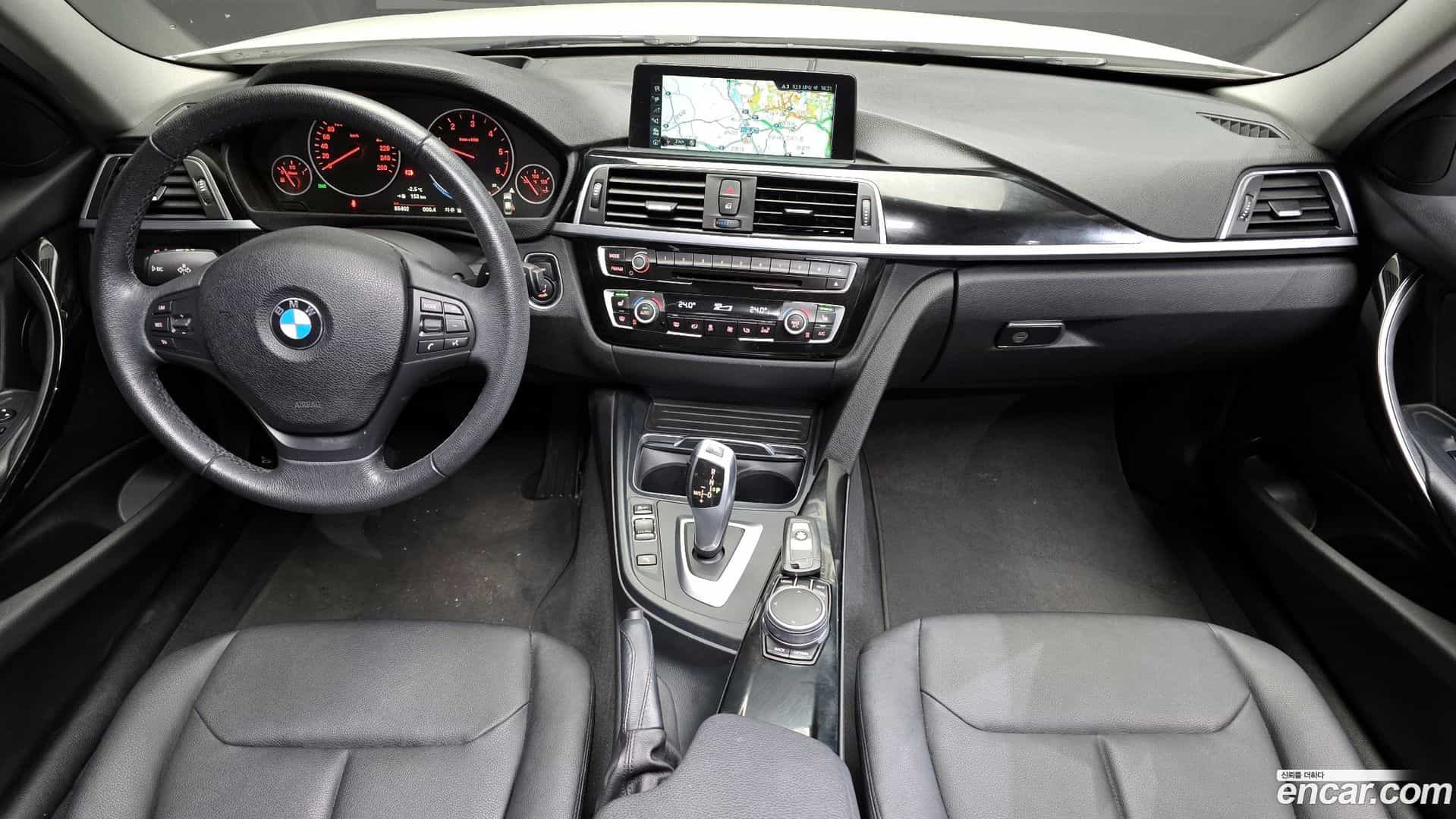 3-Series BMW 2017.2-INNER-007