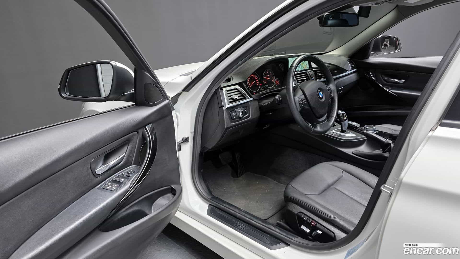 3-Series BMW 2017.2-INNER-010