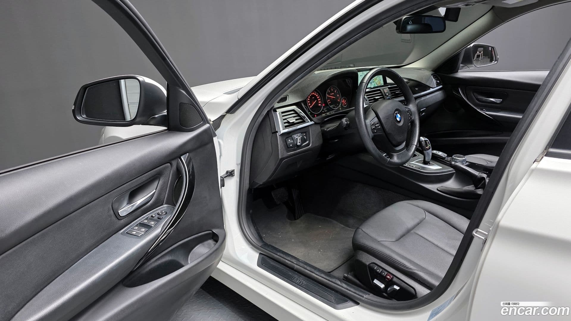 Main__Slider__Photo:3-Series BMW 2017.2-9