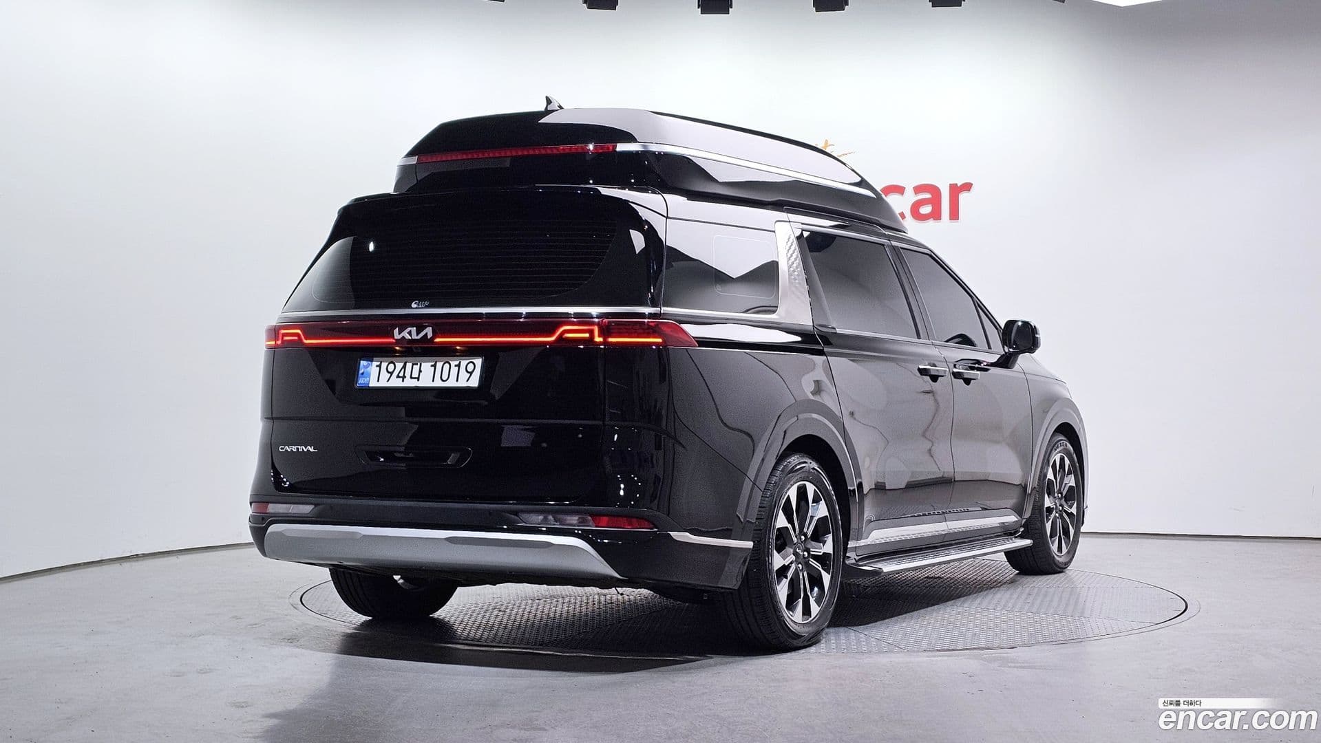 Main__Slider__Photo:Canival Kia 2023.8-1