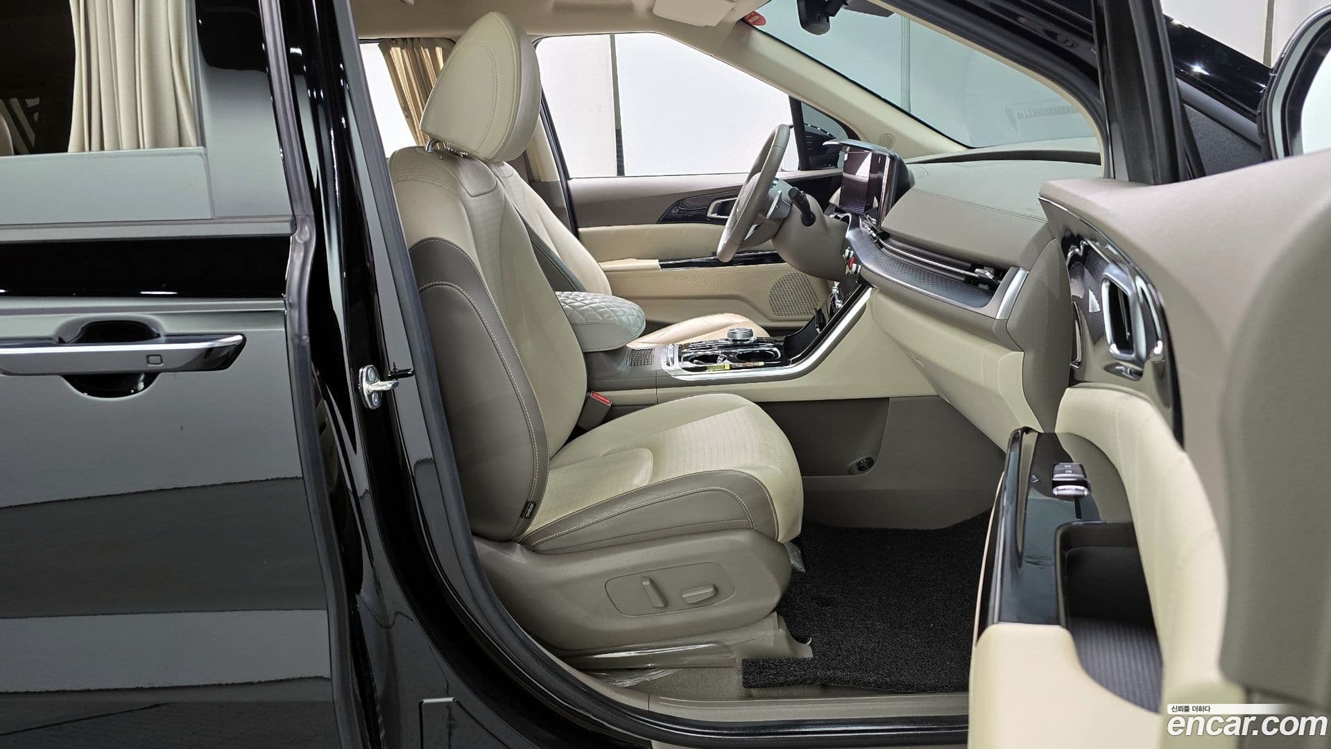 Main__Slider__Photo:Canival Kia 2023.8-9