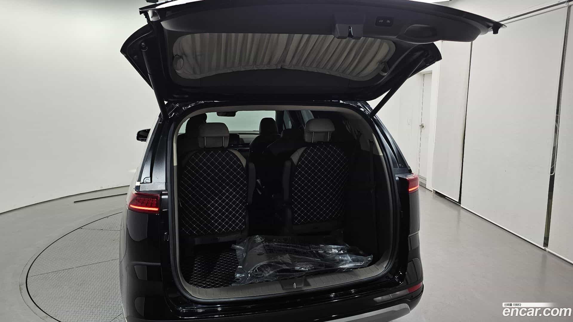 Canival Kia 2023.8-OPTION-024