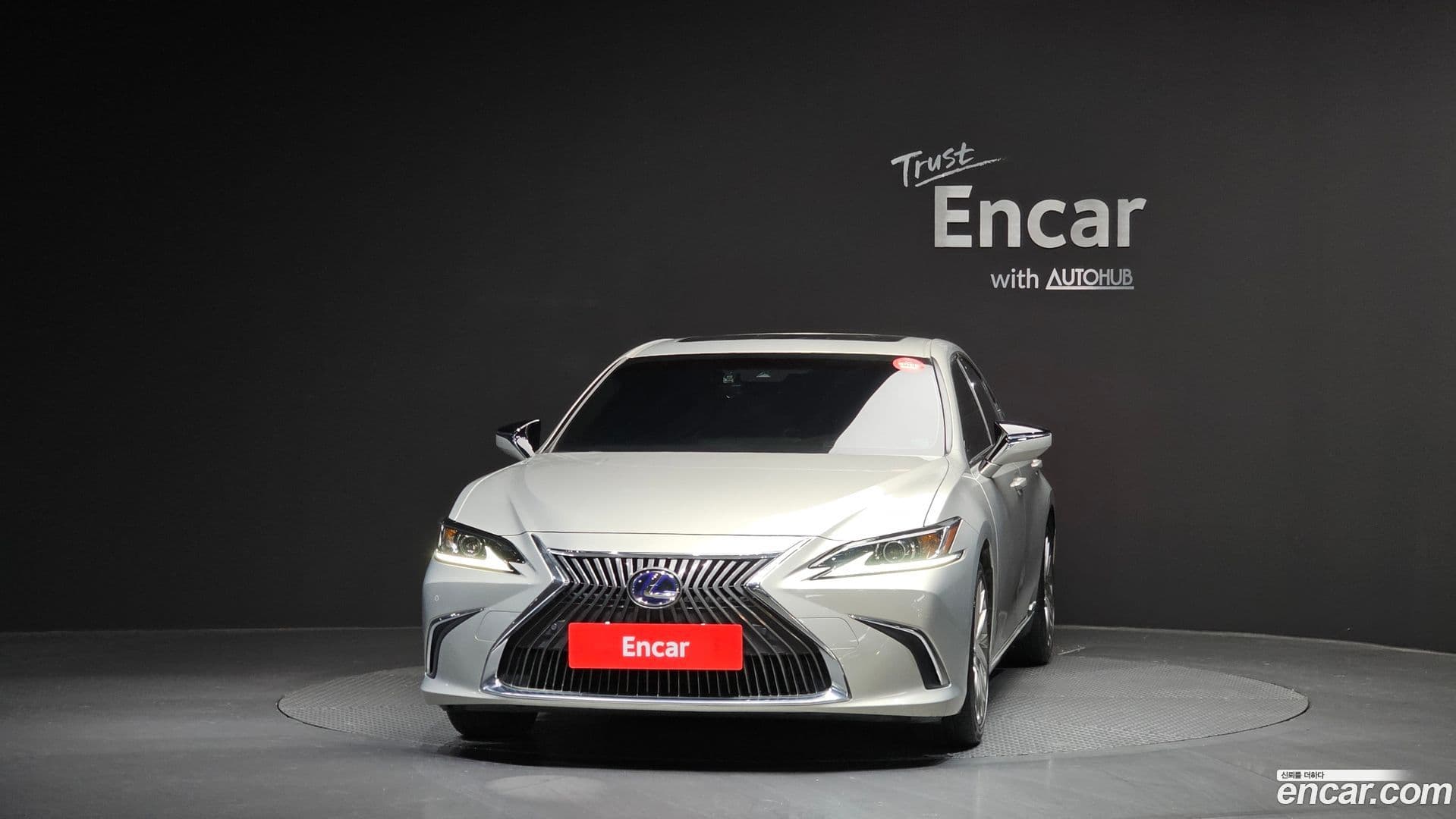 Main__Slider__Photo:ES Lexus 2020.0-2