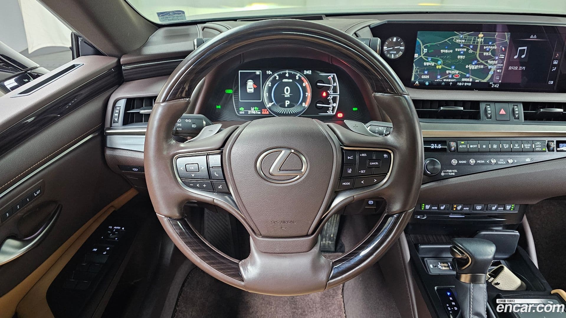 Main__Slider__Photo:ES Lexus 2020.0-12