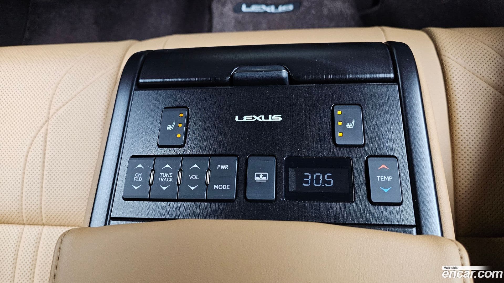 Main__Slider__Photo:ES Lexus 2020.0-17