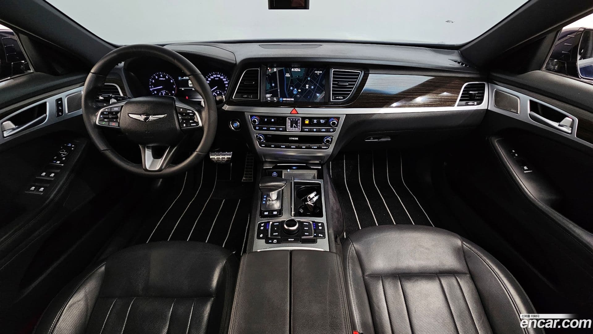 Main__Slider__Photo:G80 Genesis 2019.4-6