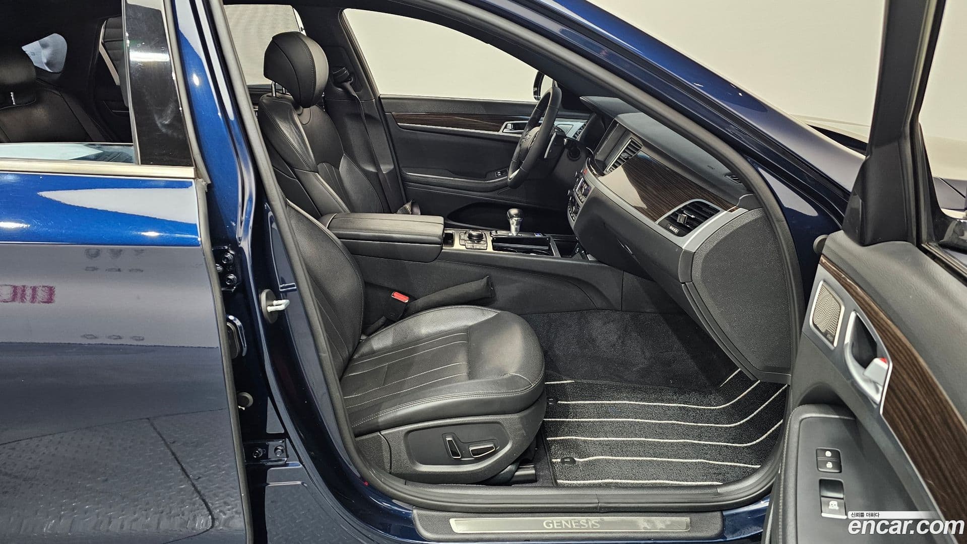 Main__Slider__Photo:G80 Genesis 2019.4-10