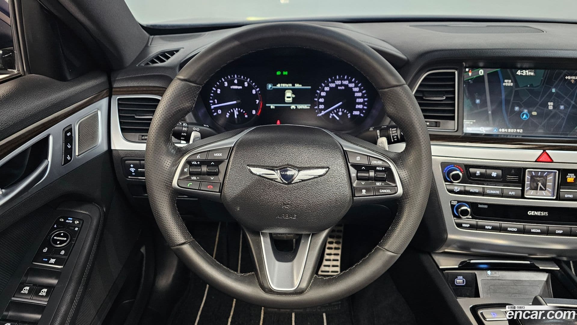 Main__Slider__Photo:G80 Genesis 2019.4-12