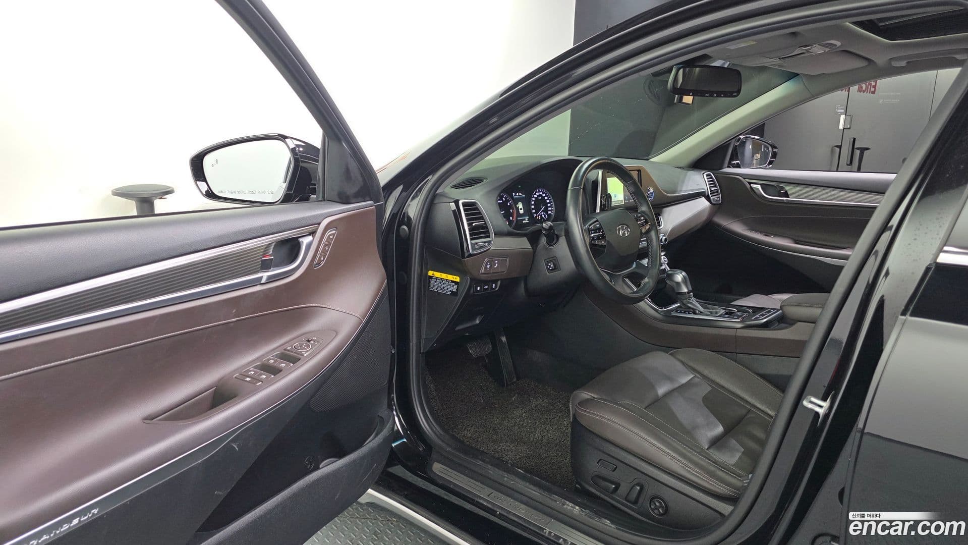 Main__Slider__Photo:Grandeur Hyundai 2017.11-9