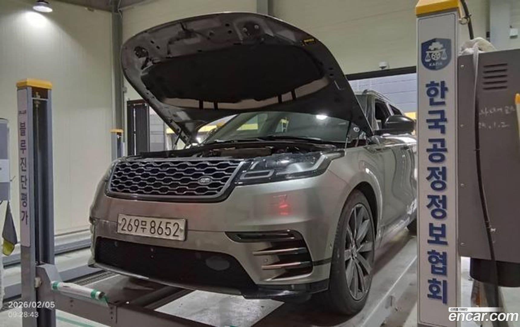 Main__Slider__Photo:Range Rover Velar Land Rover 2019.9-0