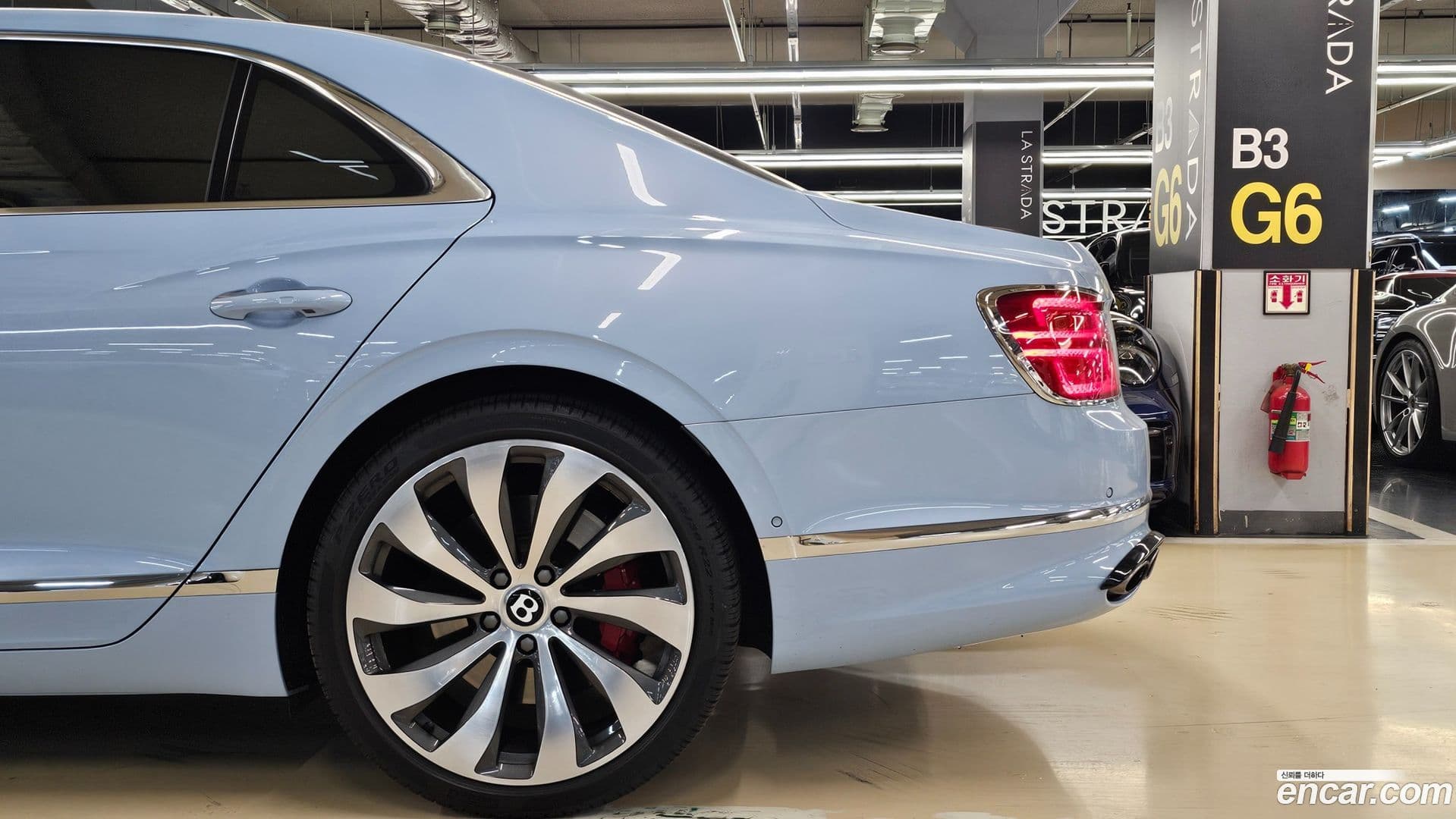 Main__Slider__Photo:Flying Spur Bentley 2022.11-4