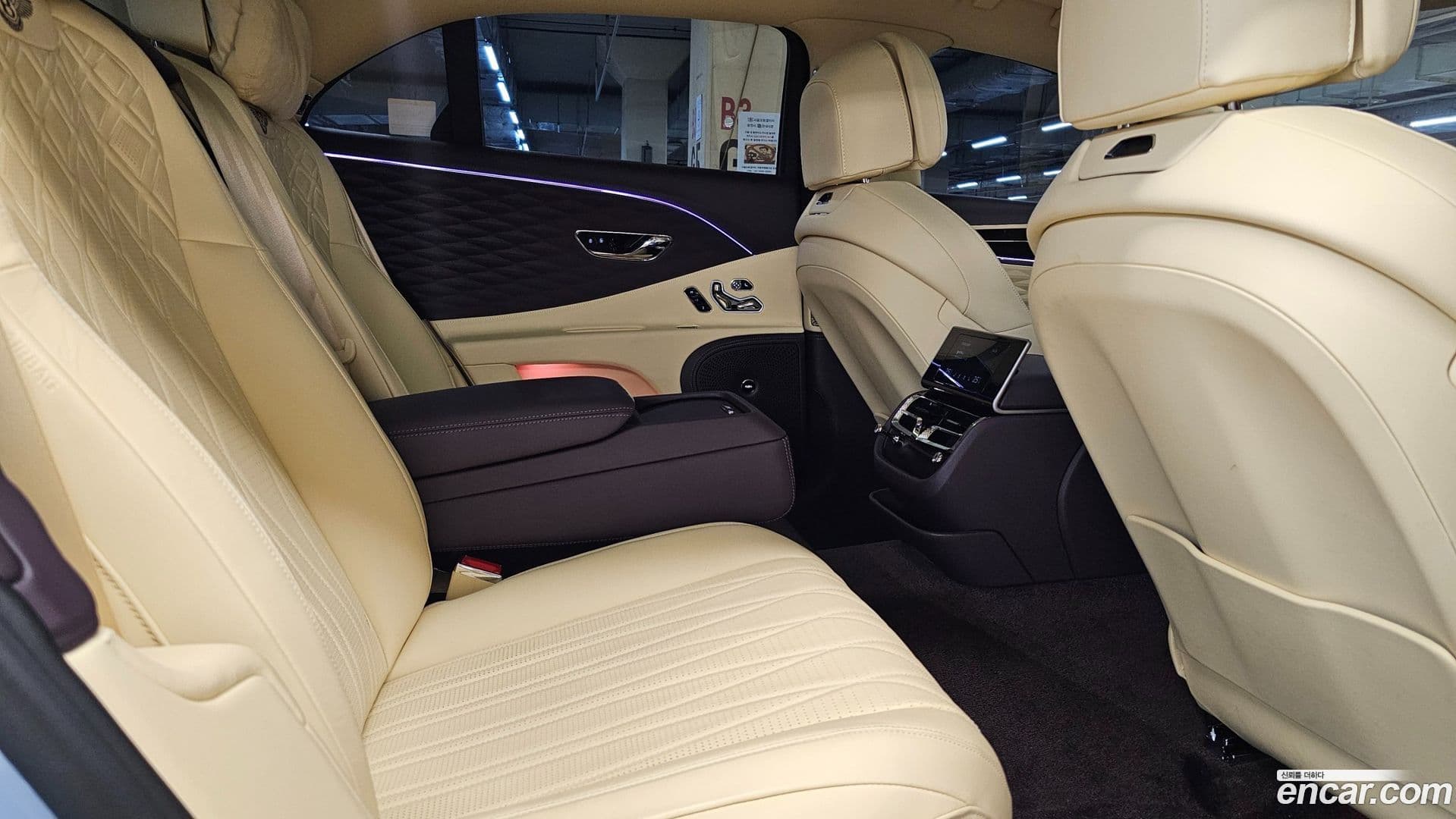 Main__Slider__Photo:Flying Spur Bentley 2022.11-5