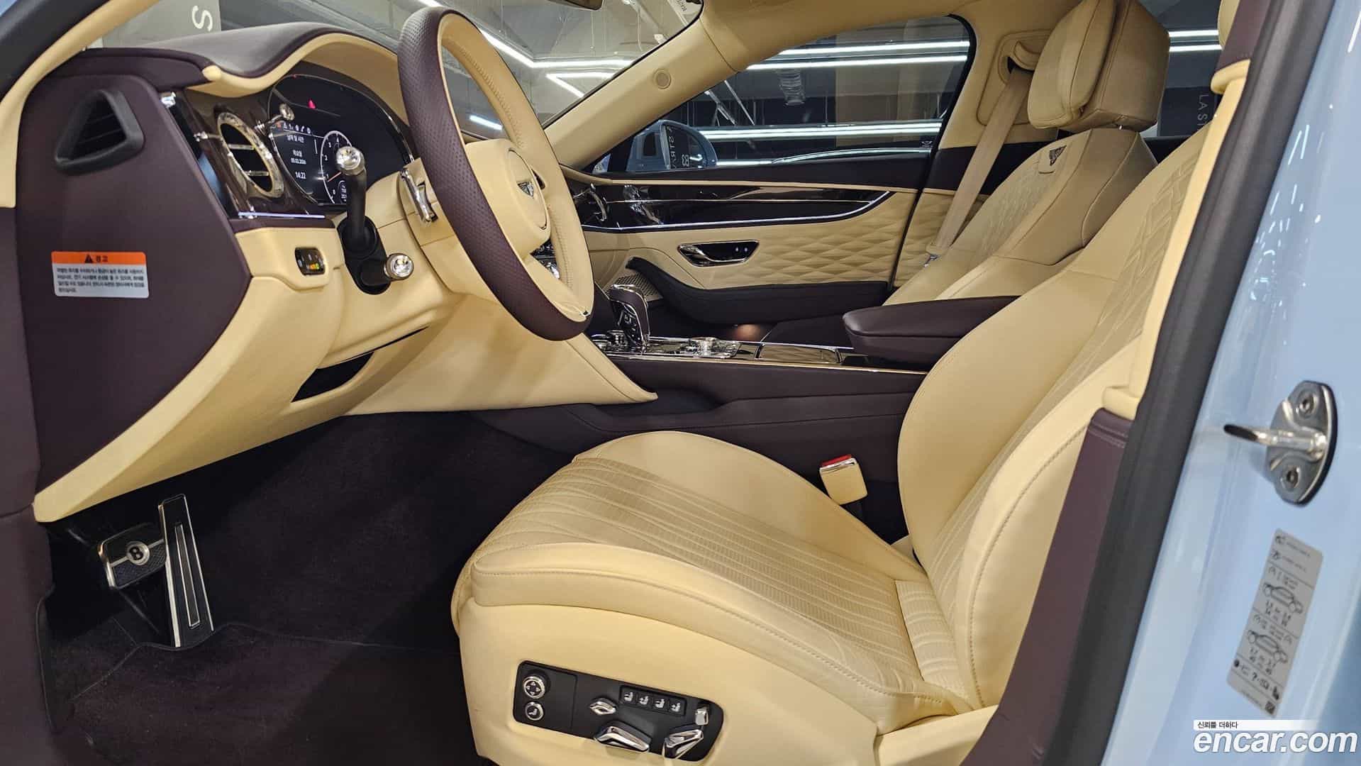 Flying Spur Bentley 2022.11-INNER-007