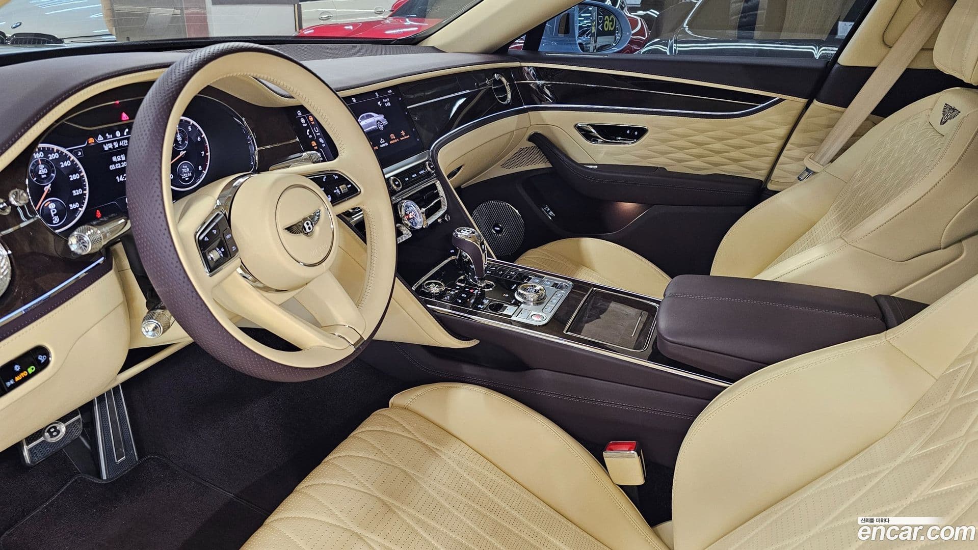 Main__Slider__Photo:Flying Spur Bentley 2022.11-9