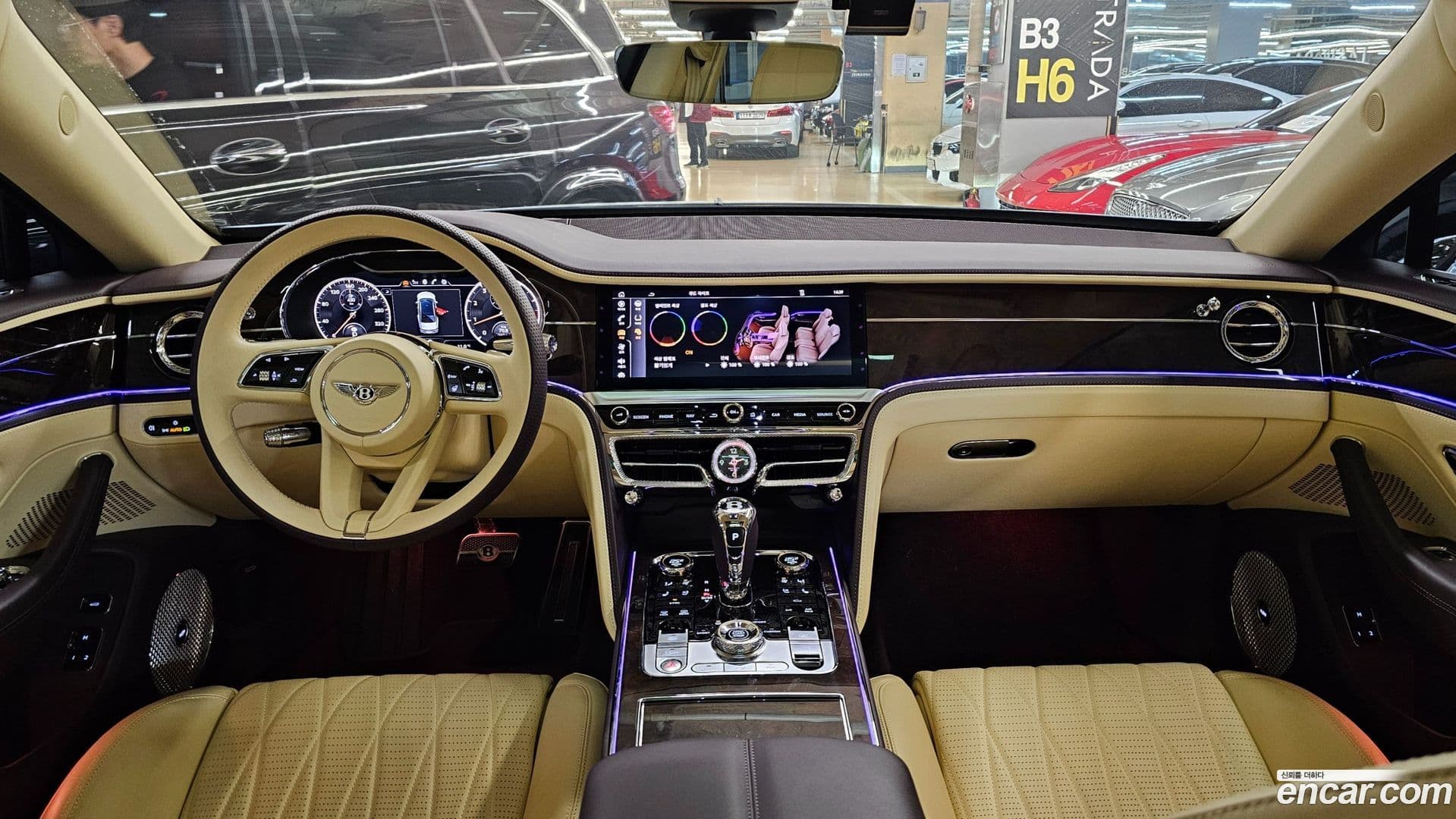 Main__Slider__Photo:Flying Spur Bentley 2022.11-17