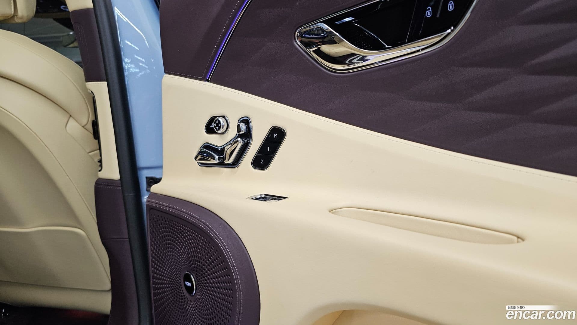 Main__Slider__Photo:Flying Spur Bentley 2022.11-18