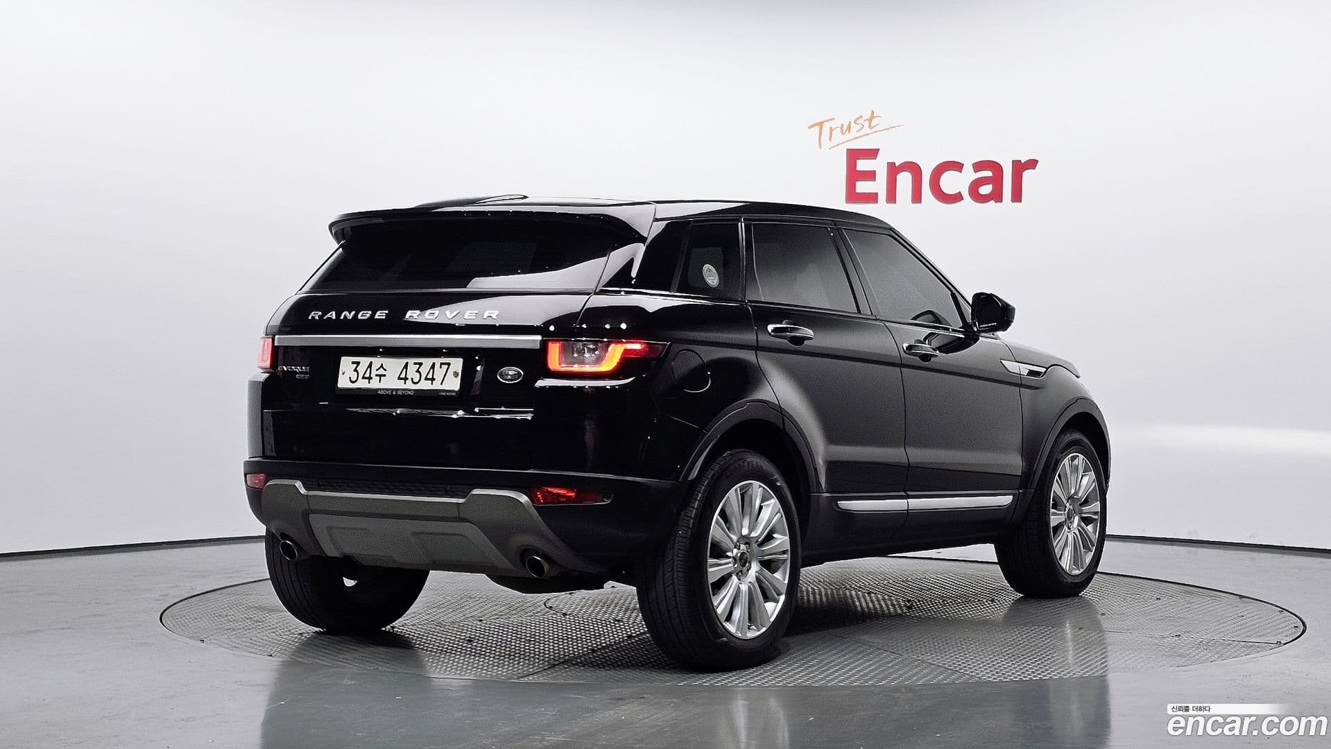 Main__Slider__Photo:Range Rover Evoque Land Rover 2018.10-1