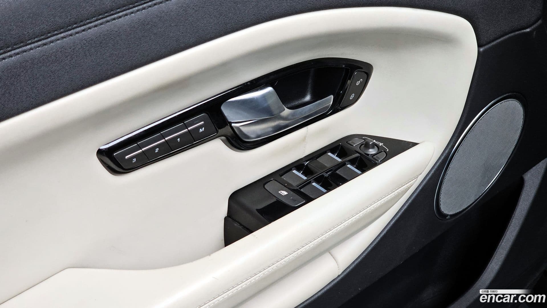 Main__Slider__Photo:Range Rover Evoque Land Rover 2018.10-17