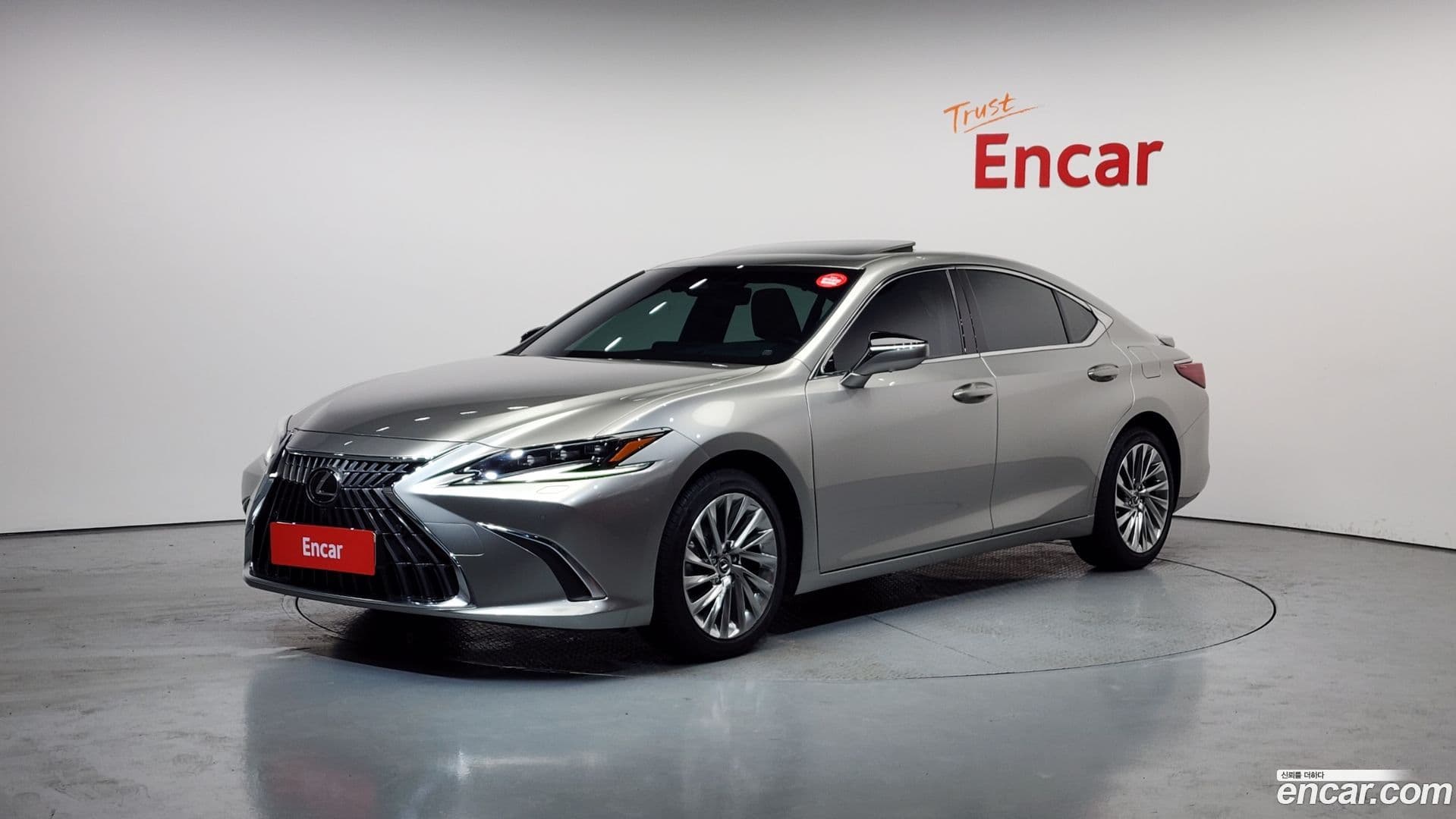 Main__Slider__Photo:ES Lexus 2024.3-0