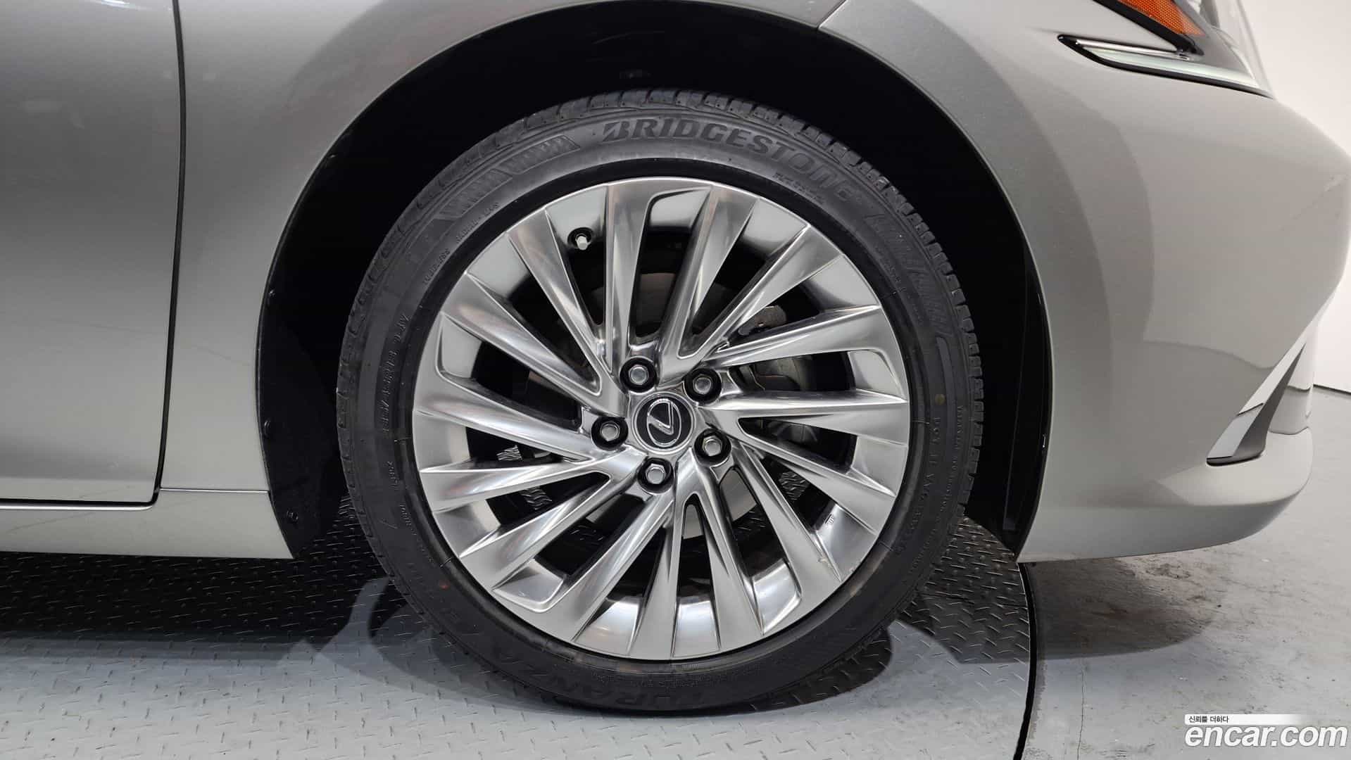 ES Lexus 2024.3-OUTER-005