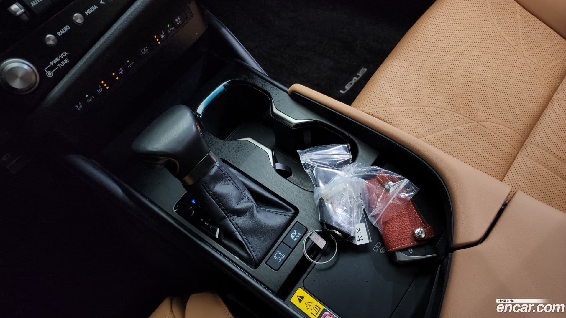 Main__Slider__Photo:ES Lexus 2024.3-8