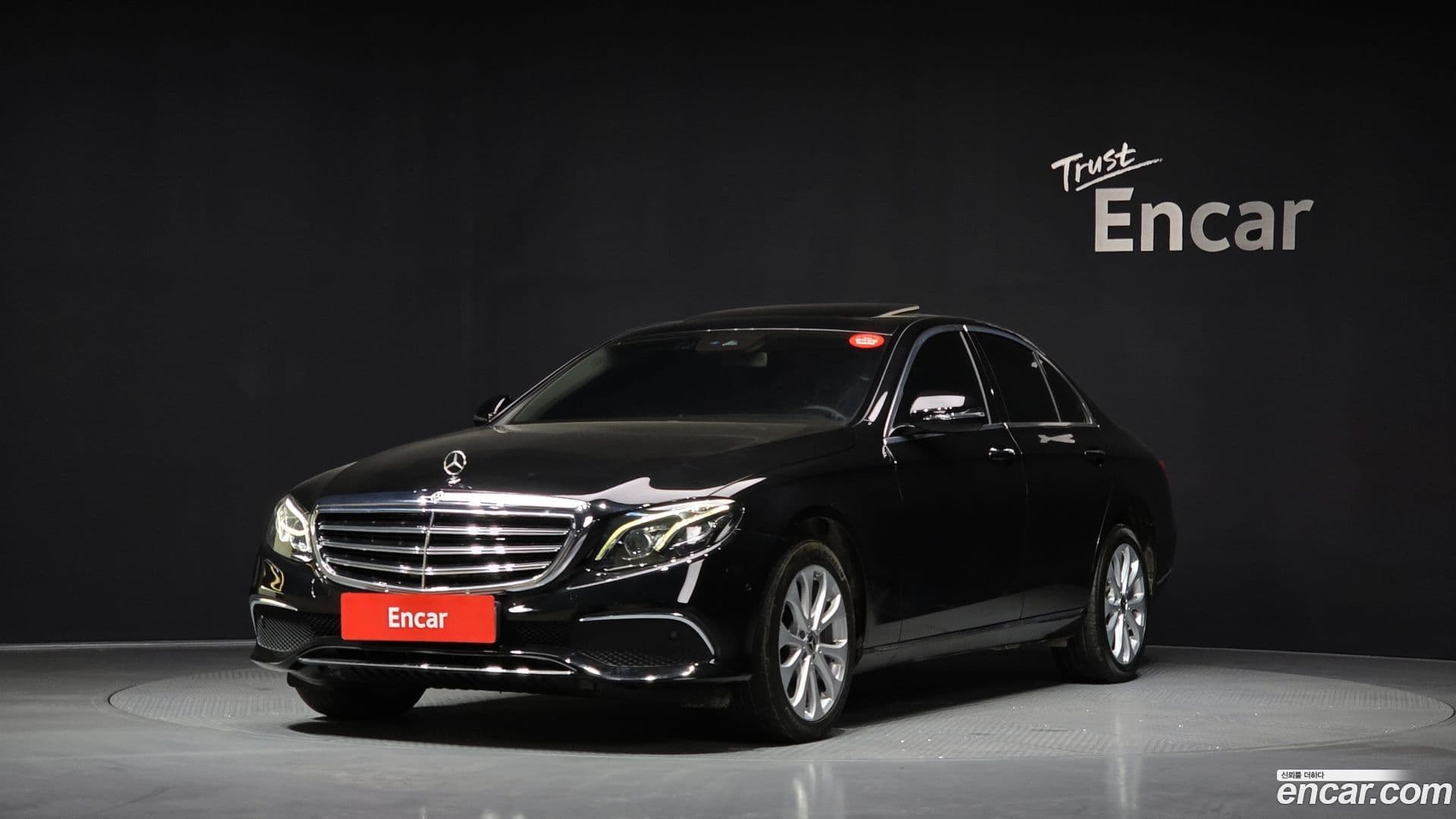 Main__Slider__Photo:E-Class Mercedes-Benz 2019.7-0