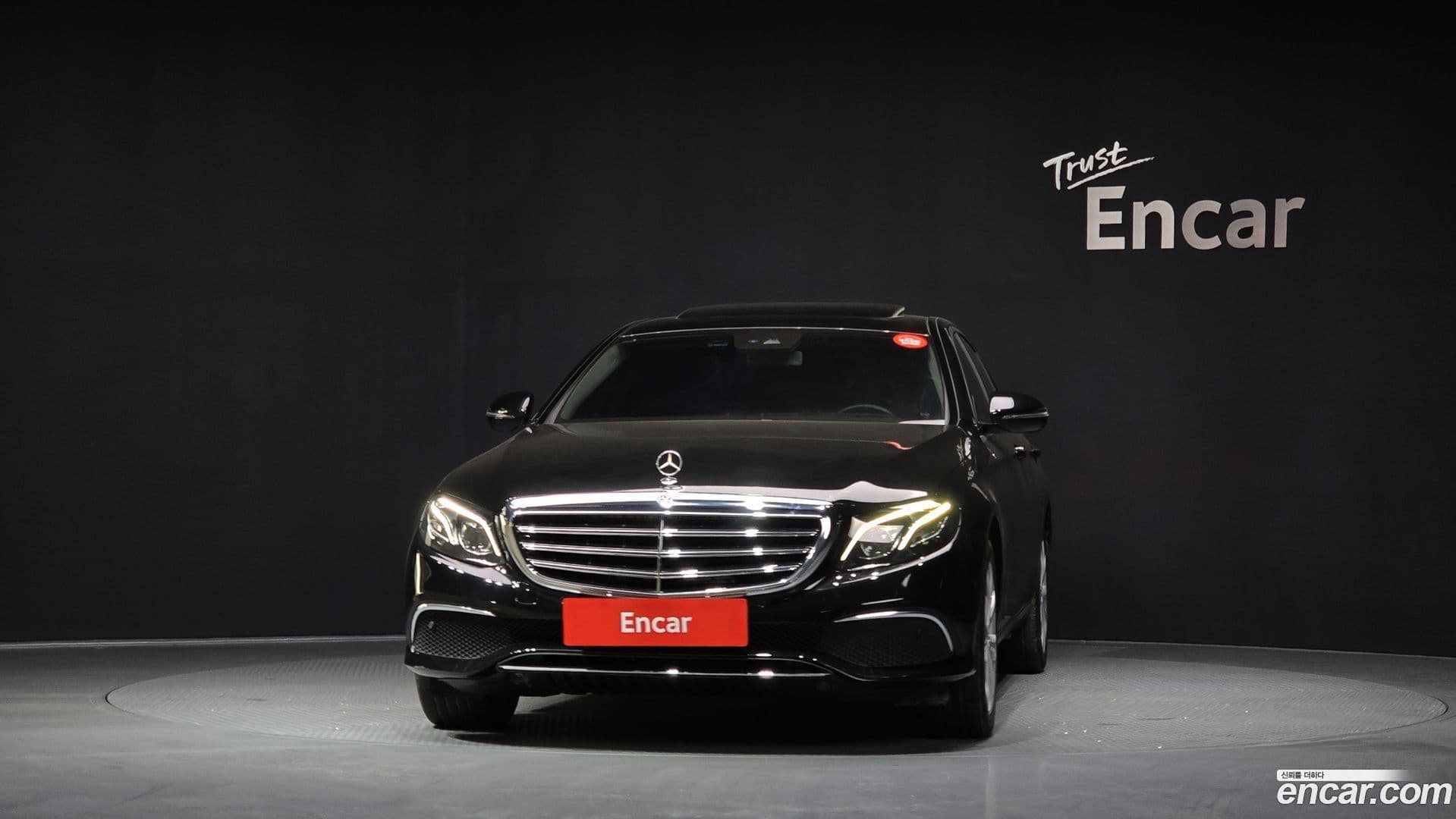 Main__Slider__Photo:E-Class Mercedes-Benz 2019.7-2