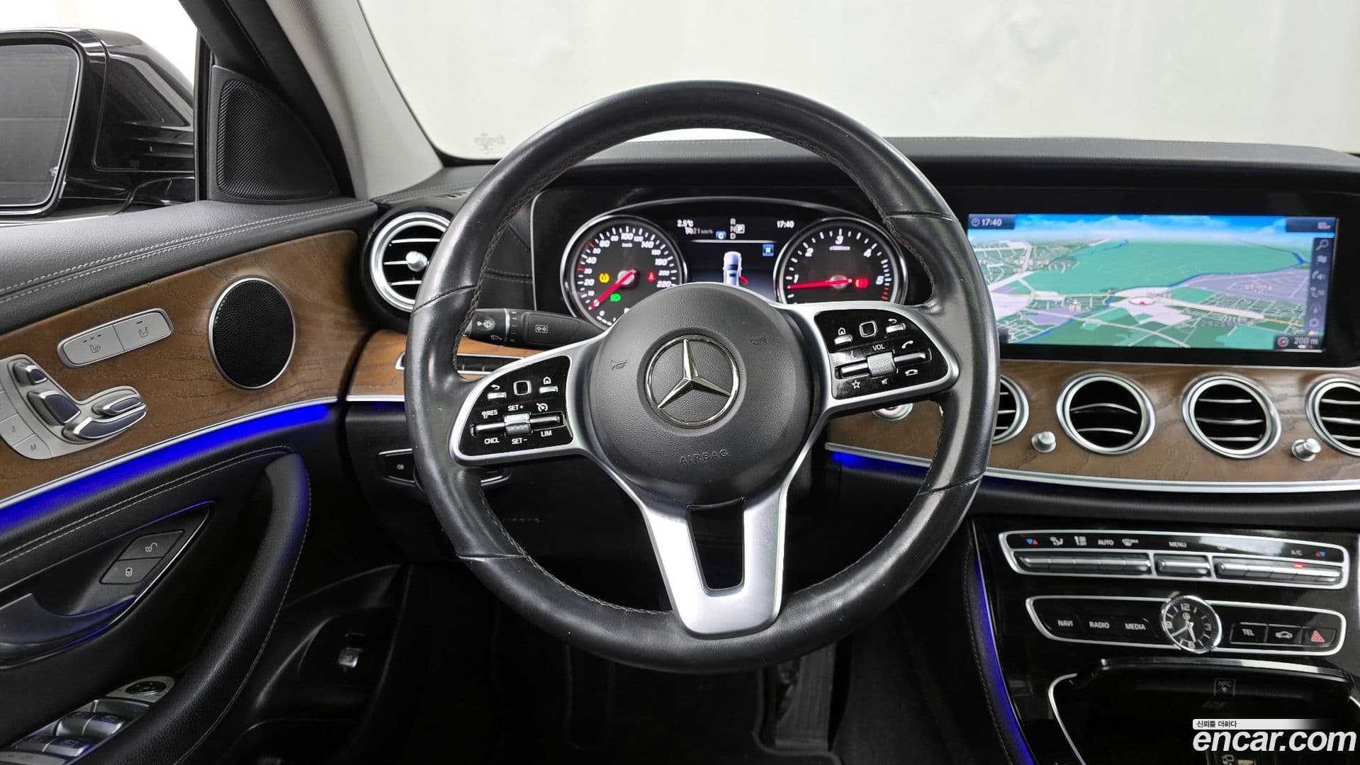 Main__Slider__Photo:E-Class Mercedes-Benz 2019.7-12