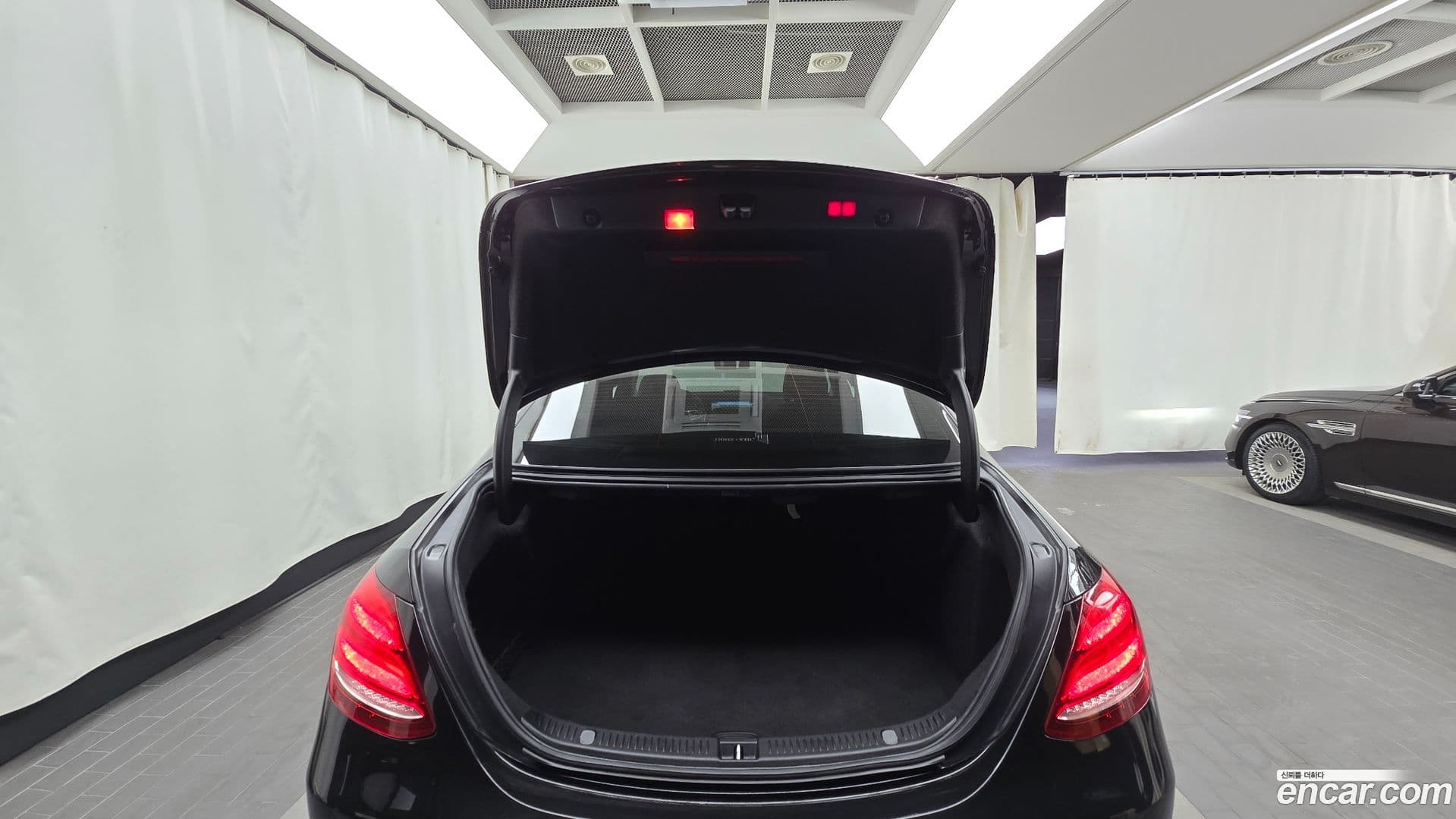 Main__Slider__Photo:E-Class Mercedes-Benz 2019.7-19