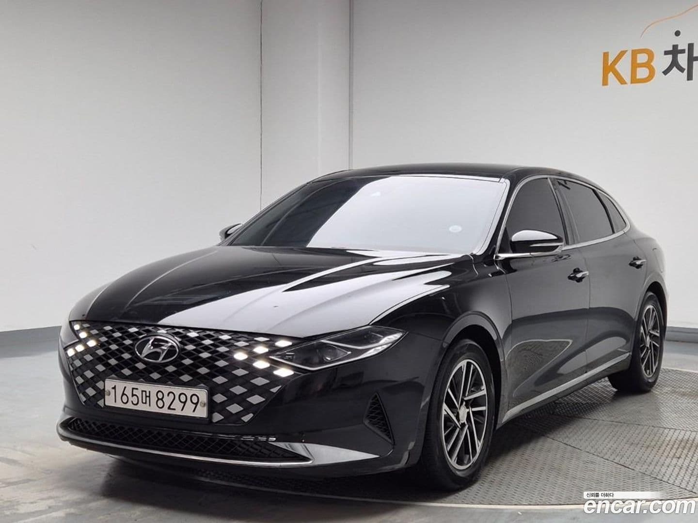 Main__Slider__Photo:Grandeur Hyundai 2020.1-1