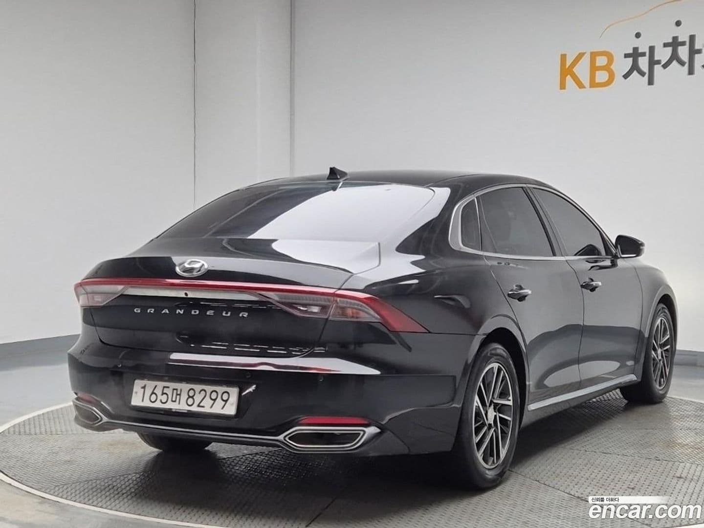 Main__Slider__Photo:Grandeur Hyundai 2020.1-3