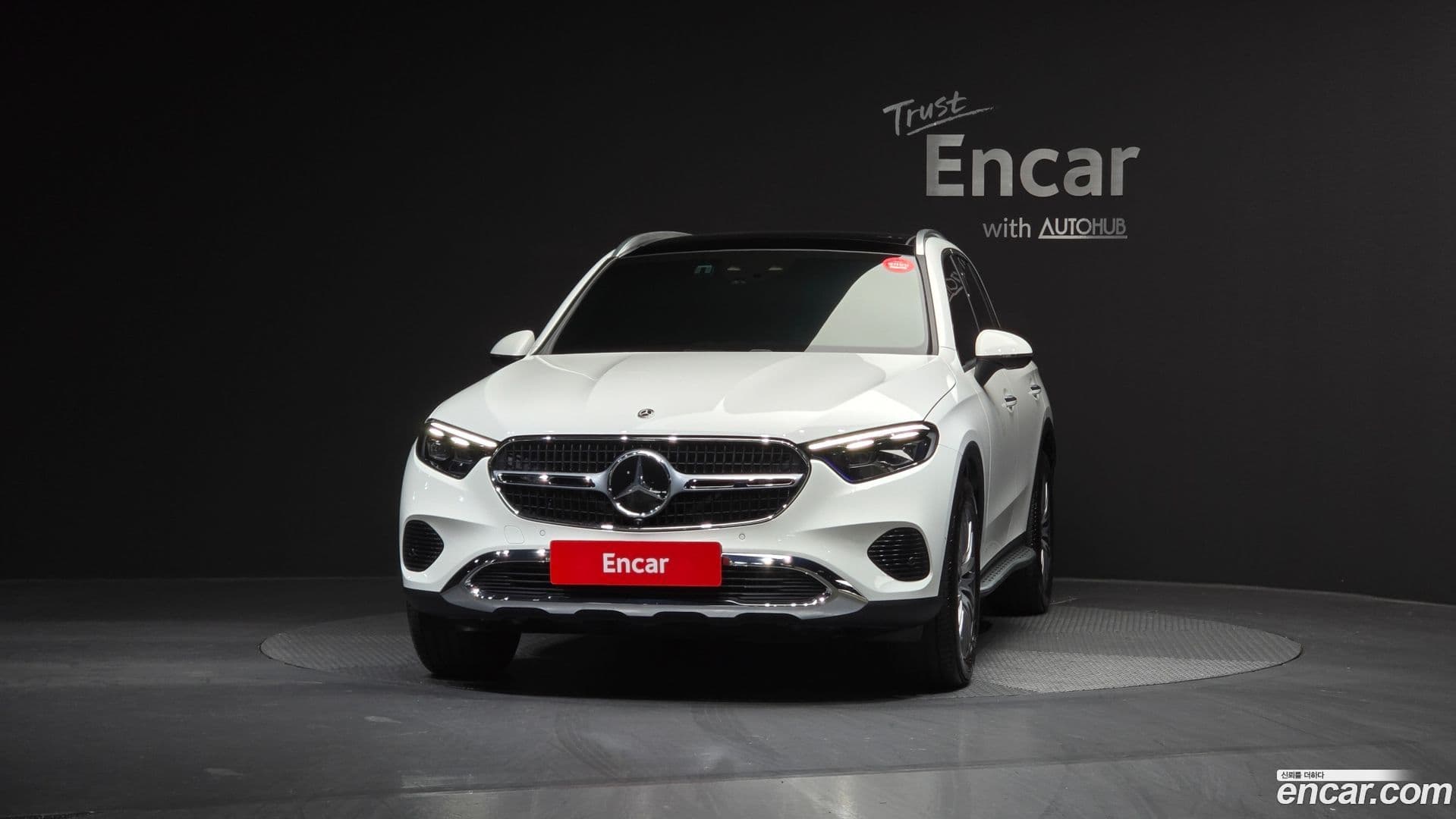 Main__Slider__Photo:GLC-Class Mercedes-Benz 2024.8-2