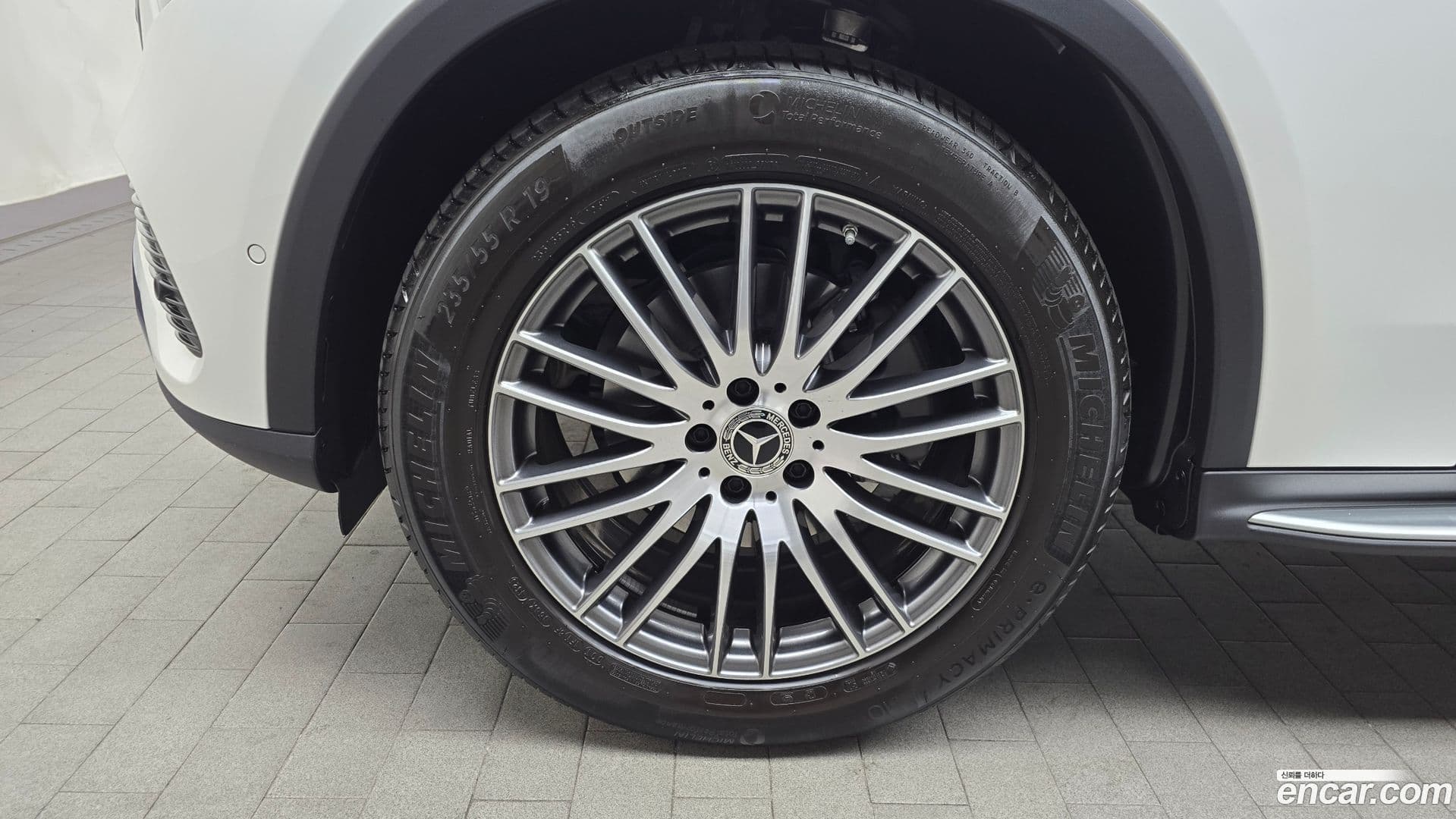 Main__Slider__Photo:GLC-Class Mercedes-Benz 2024.8-4