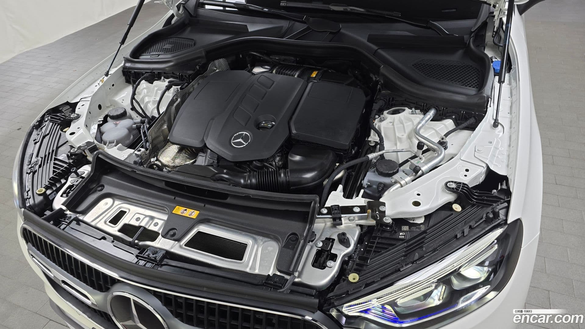 Main__Slider__Photo:GLC-Class Mercedes-Benz 2024.8-5