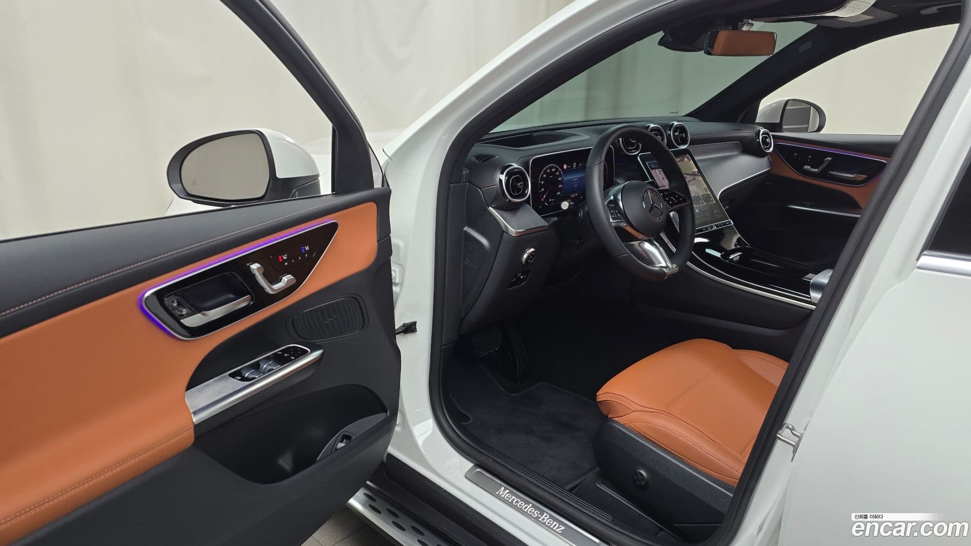 Main__Slider__Photo:GLC-Class Mercedes-Benz 2024.8-9