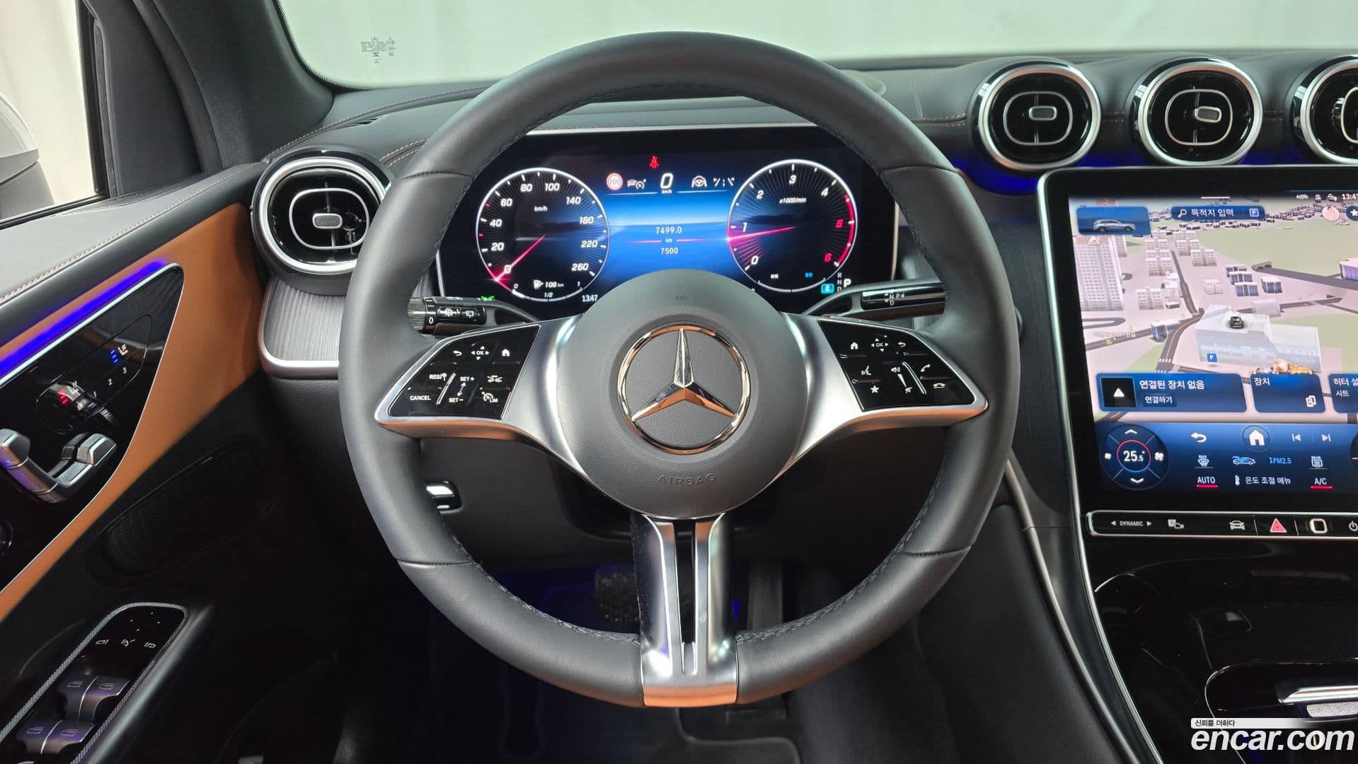 Main__Slider__Photo:GLC-Class Mercedes-Benz 2024.8-12