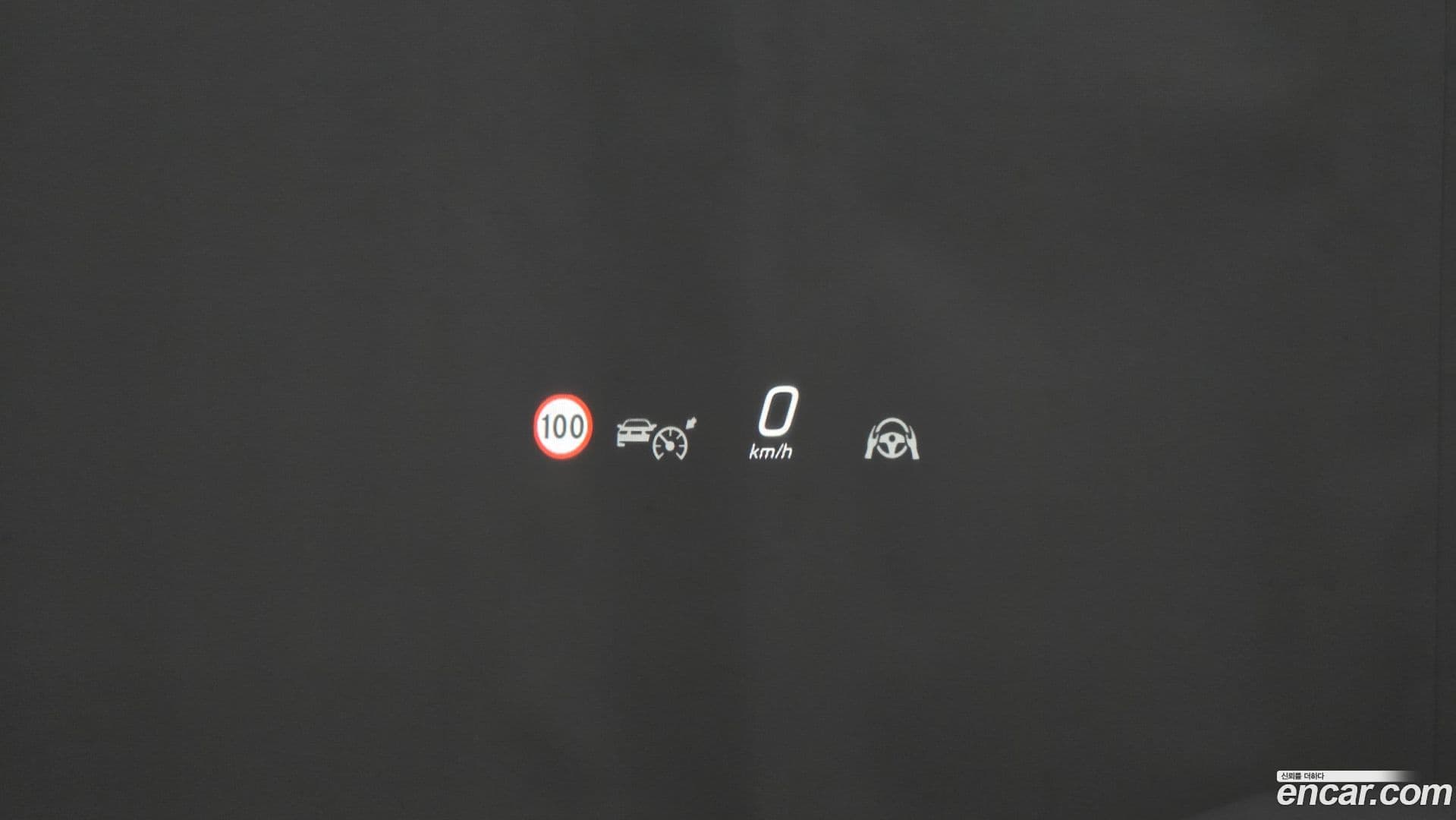 Main__Slider__Photo:GLC-Class Mercedes-Benz 2024.8-16