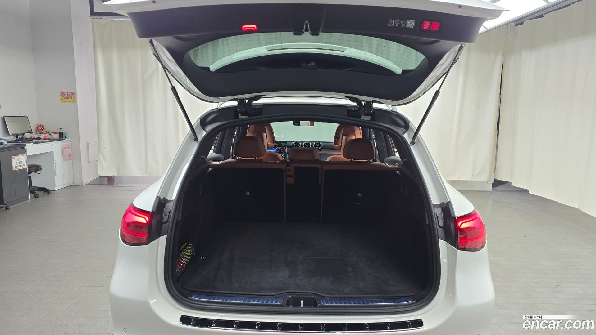 Main__Slider__Photo:GLC-Class Mercedes-Benz 2024.8-19