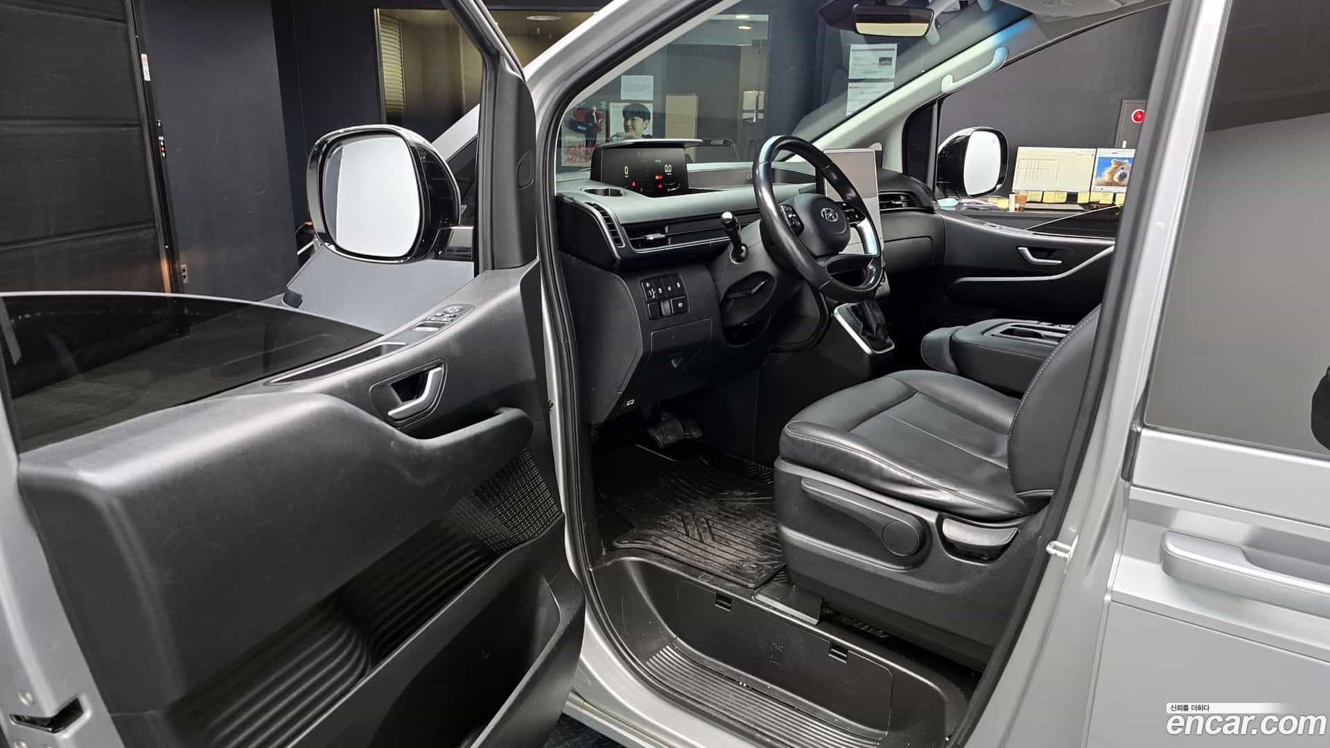 Staria Hyundai 2023.4-OPTION-015