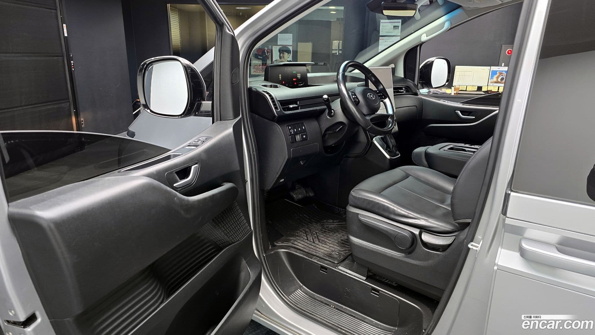 Main__Slider__Photo:Staria Hyundai 2023.4-10