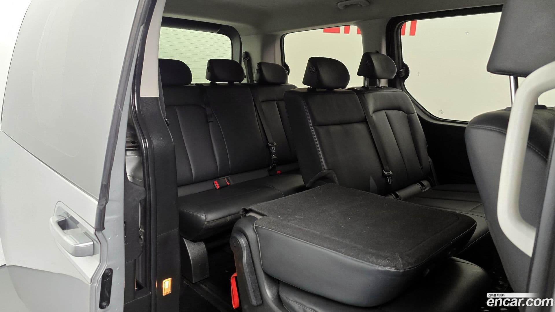 Main__Slider__Photo:Staria Hyundai 2023.4-11