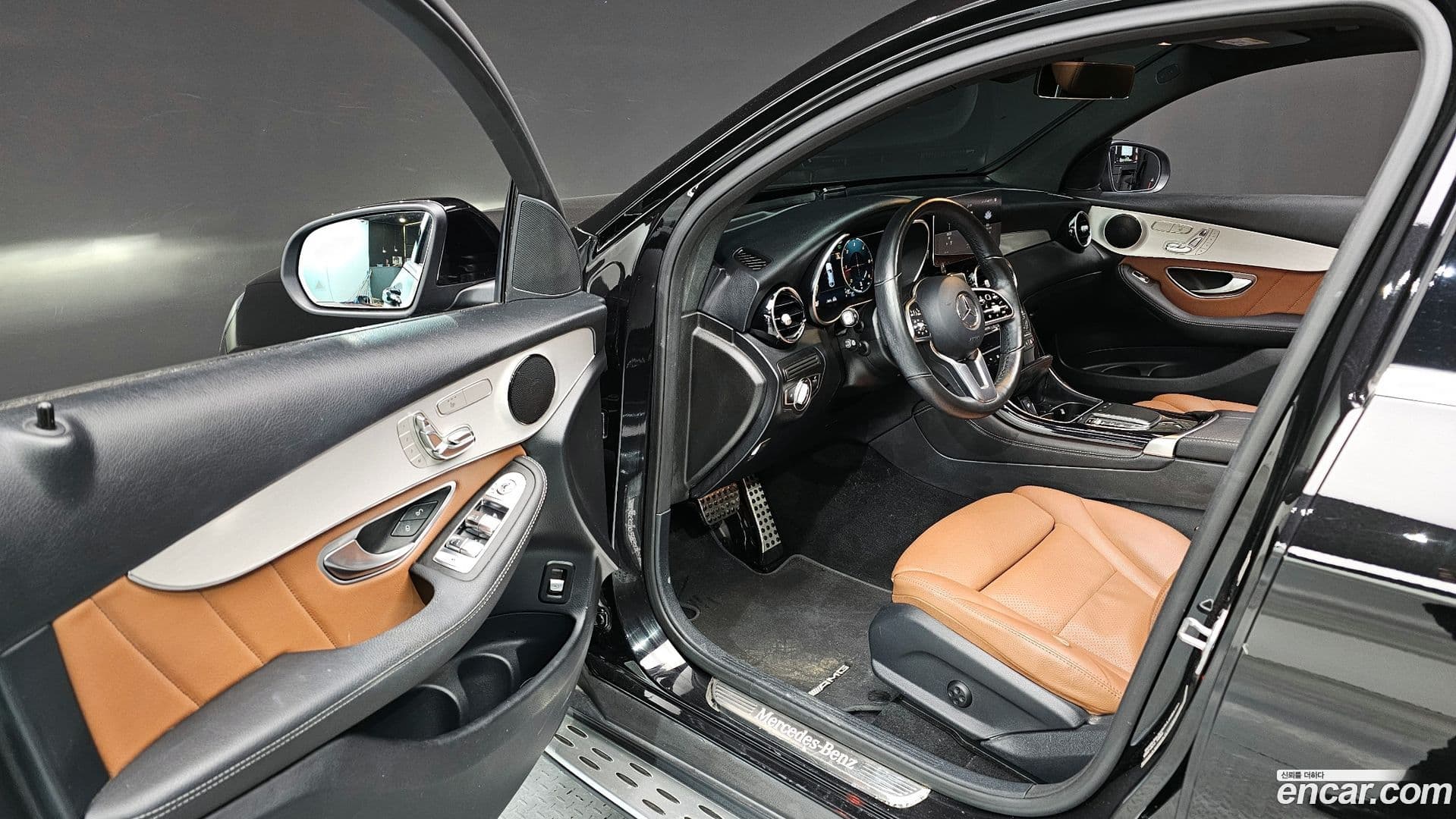 Main__Slider__Photo:GLC-Class Mercedes-Benz 2021.2-9