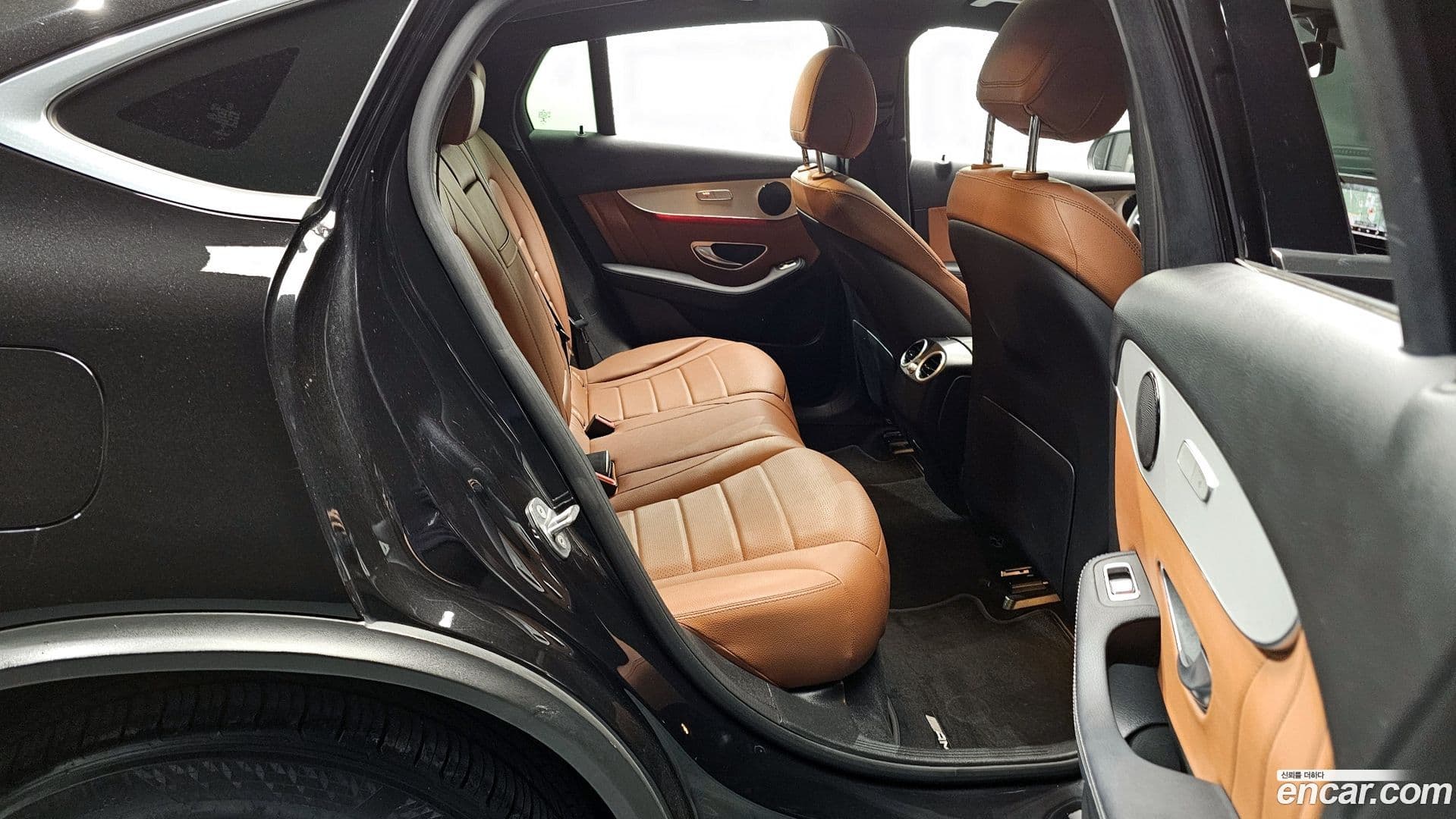 Main__Slider__Photo:GLC-Class Mercedes-Benz 2021.2-11