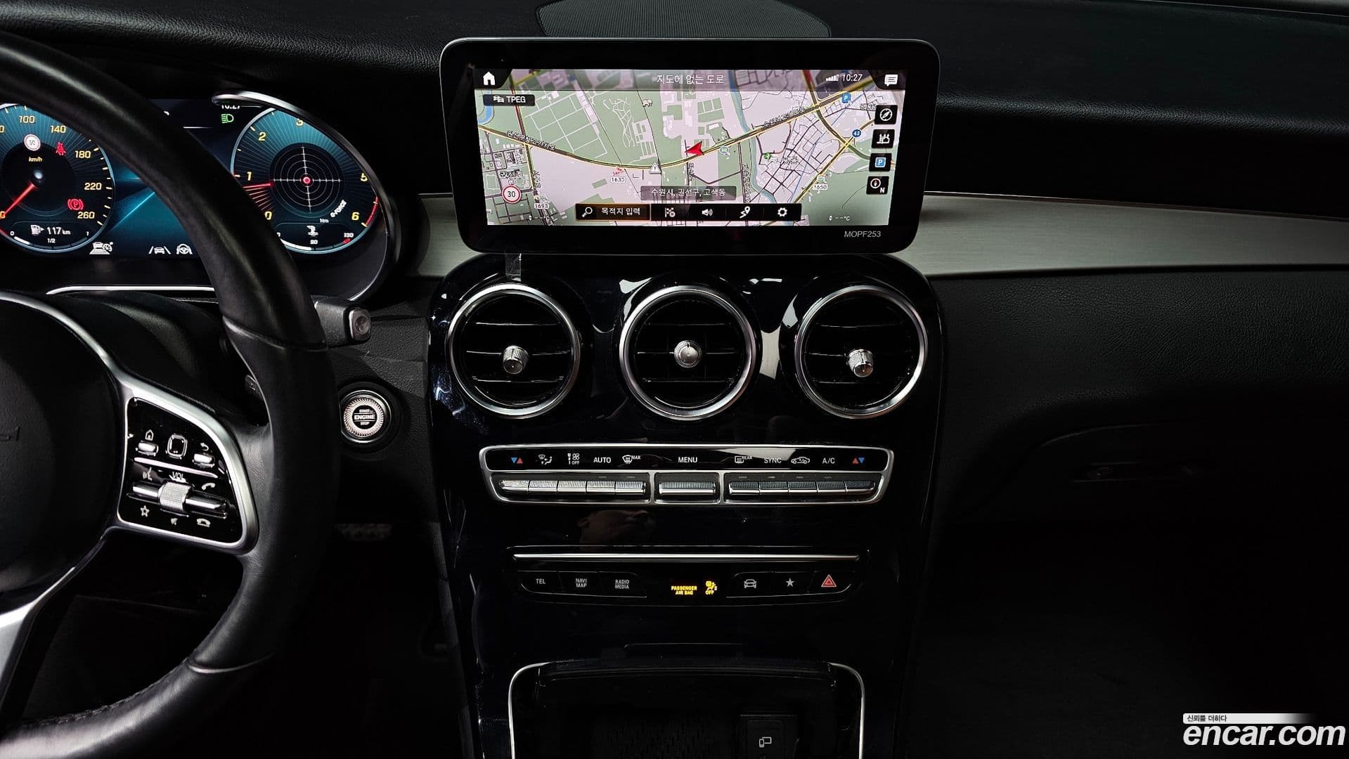 Main__Slider__Photo:GLC-Class Mercedes-Benz 2021.2-13